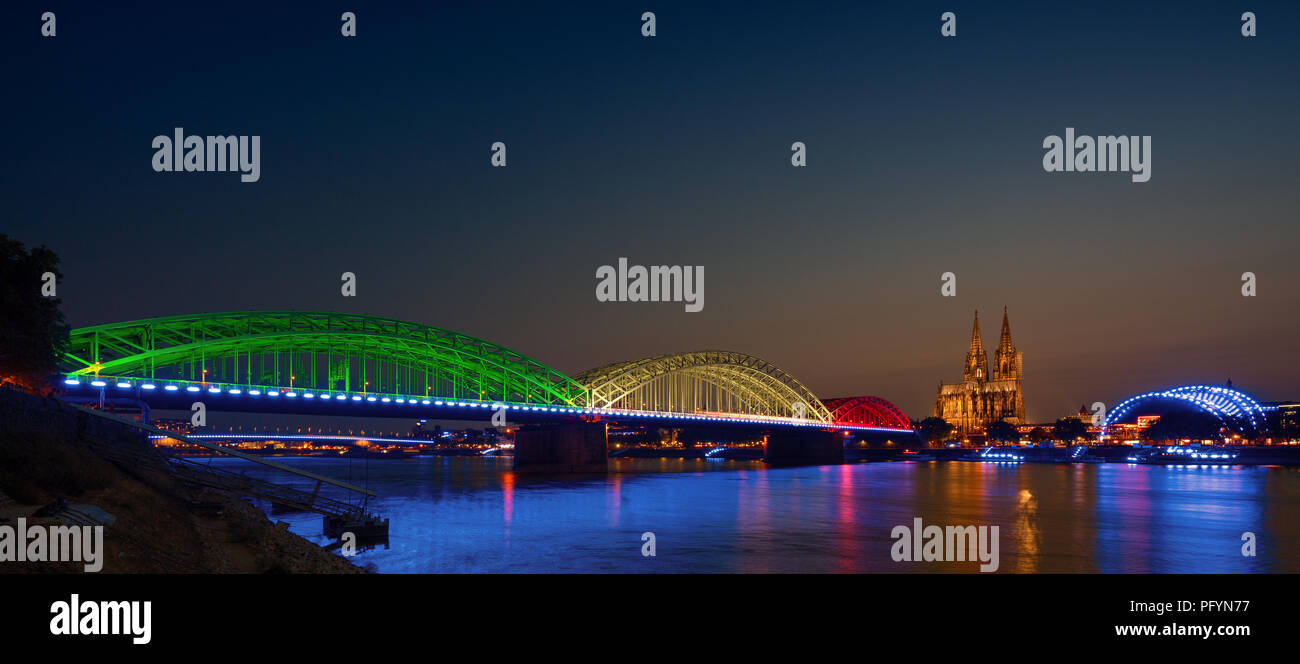 Paysage de ville de Cologne. " Light it up " Banque D'Images
