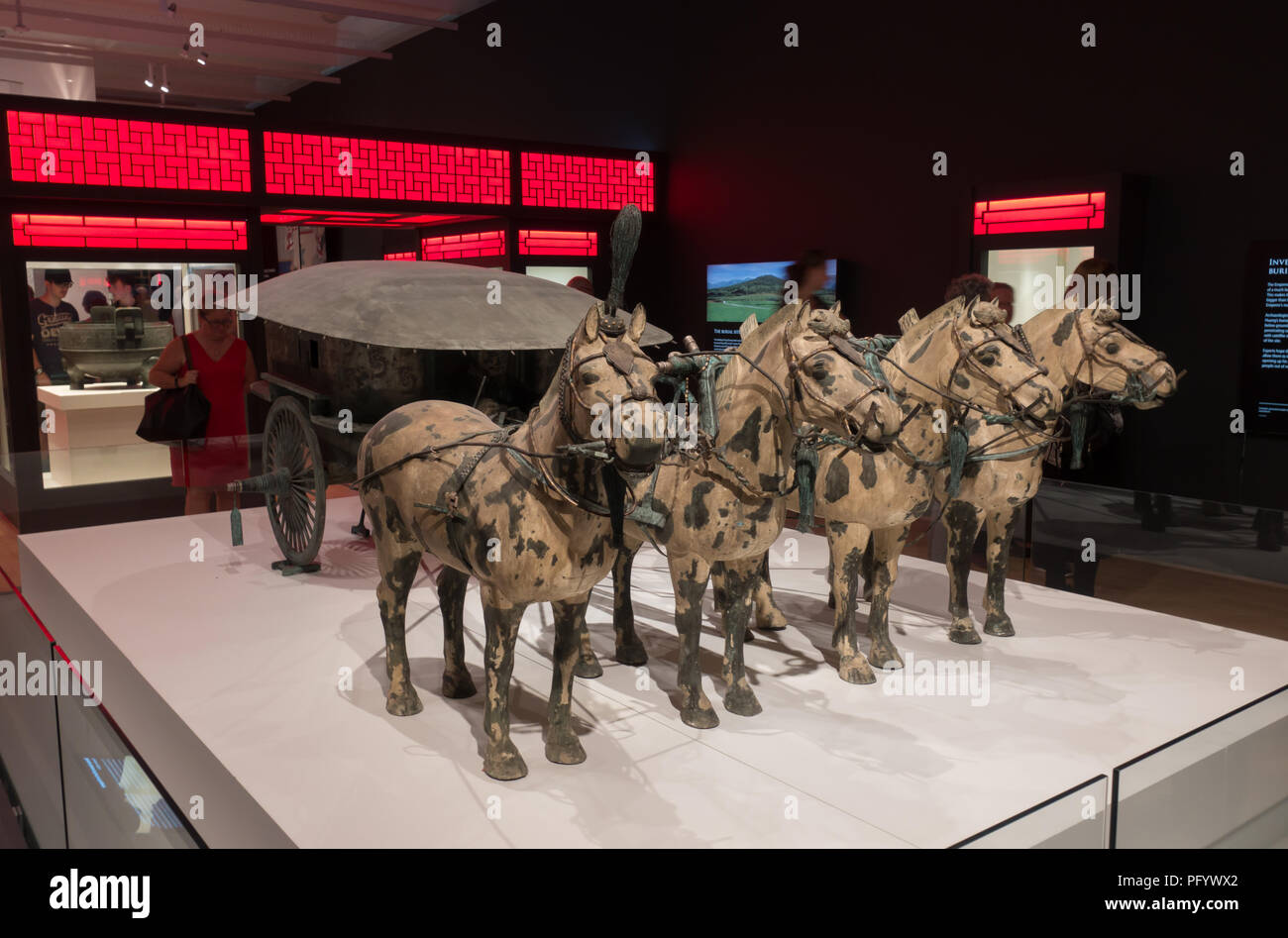 Réplique moderne du char de bronze du premier empereur affichée à la World Museum Liverpool, 2018, Banque D'Images