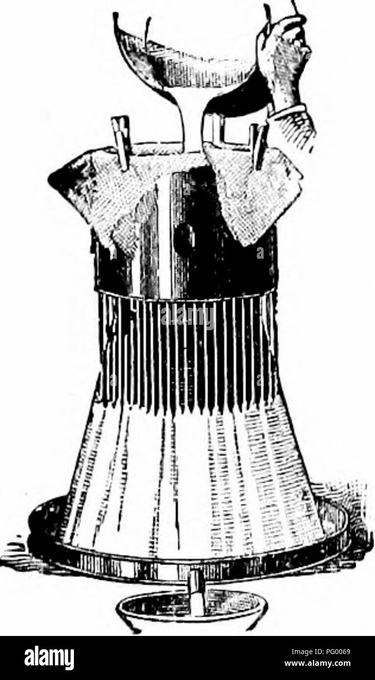 Ce traité examine les qualités du lait laitier, en mettant l'accent sur le processus d'aération pendant le refroidissement, ce qui améliore la qualité du lait. Il couvre également les méthodes utilisées dans la production de beurre et de fromage, essentielles pour les pratiques laitières. Banque D'Images