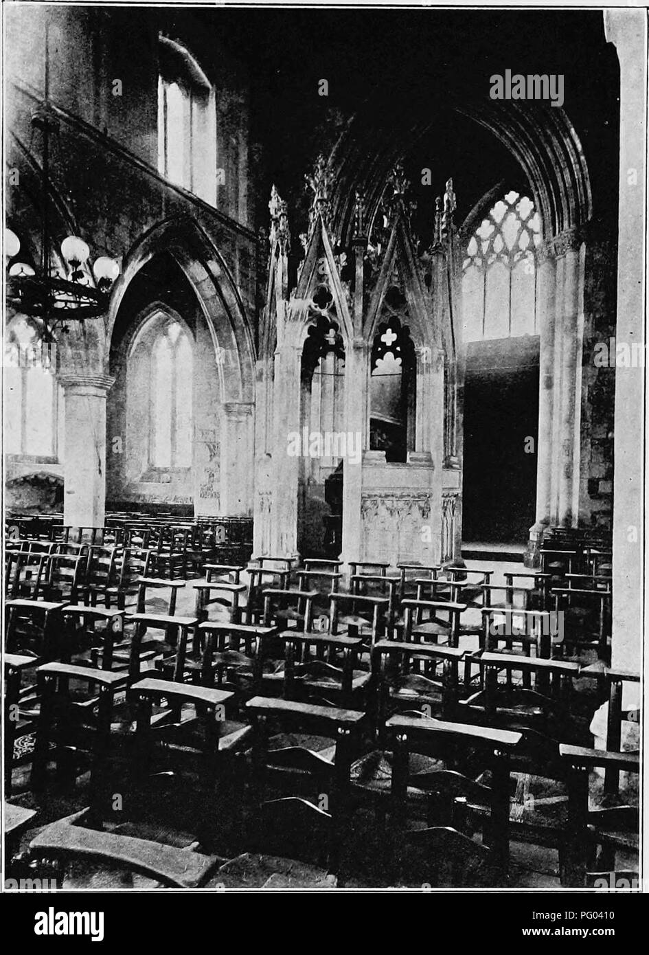 . L'histoire de Victoria du comté de Bedford. L'histoire naturelle. L''Église de LuTON : le baptistère. Veuillez noter que ces images sont extraites de la page numérisée des images qui peuvent avoir été retouchées numériquement pour plus de lisibilité - coloration et l'aspect de ces illustrations ne peut pas parfaitement ressembler à l'œuvre originale.. Page, William, 1861-1934, ed ; Doubleday, H. Arthur Herbert (Arthur), 1867-1941. Westminster [A. Agent] Banque D'Images