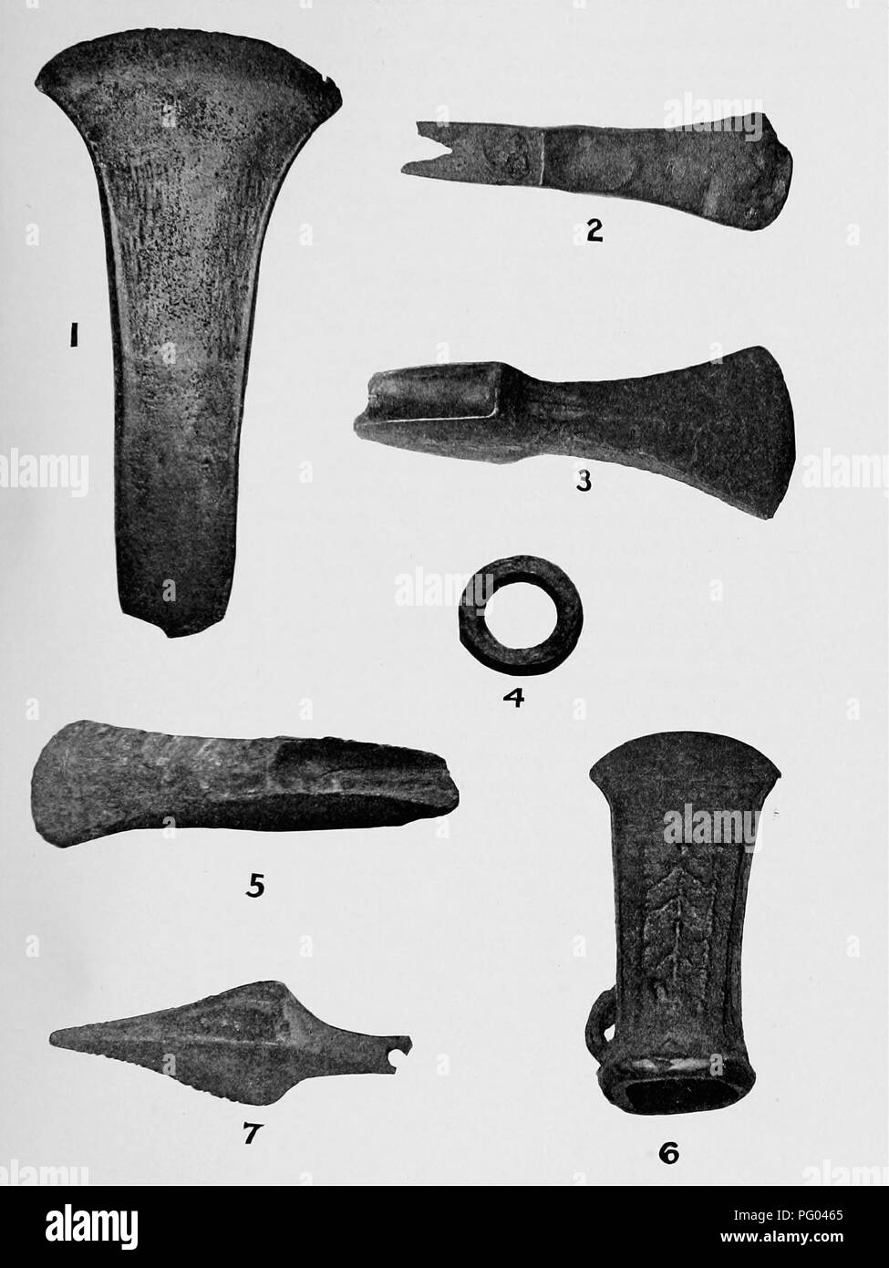 . L'histoire de Victoria du comté de Lancaster ;. L'histoire naturelle. 1. Télévision de Celt Rixton. 2. PaLSTA E DE SoUTHWORTH. 3. Palstave de Ti. rton (Bolton Ml's.). 4. Ring trouvés avec no 5. ^. De Winwick Palstave. 6. D Wiwvick Mokaimovich encastrés. 7. Poignard de Wjnwick. Tôles IV.-Bronze met en Œuvre de Lancashire. (Principalement dans le musée à Warrington.) , à face p^gc 232. Veuillez noter que ces images sont extraites de la page numérisée des images qui peuvent avoir été retouchées numériquement pour plus de lisibilité - coloration et l'aspect de ces illustrations ne peut pas parfaitement ressembler à l'œuvre originale.. Loin Banque D'Images