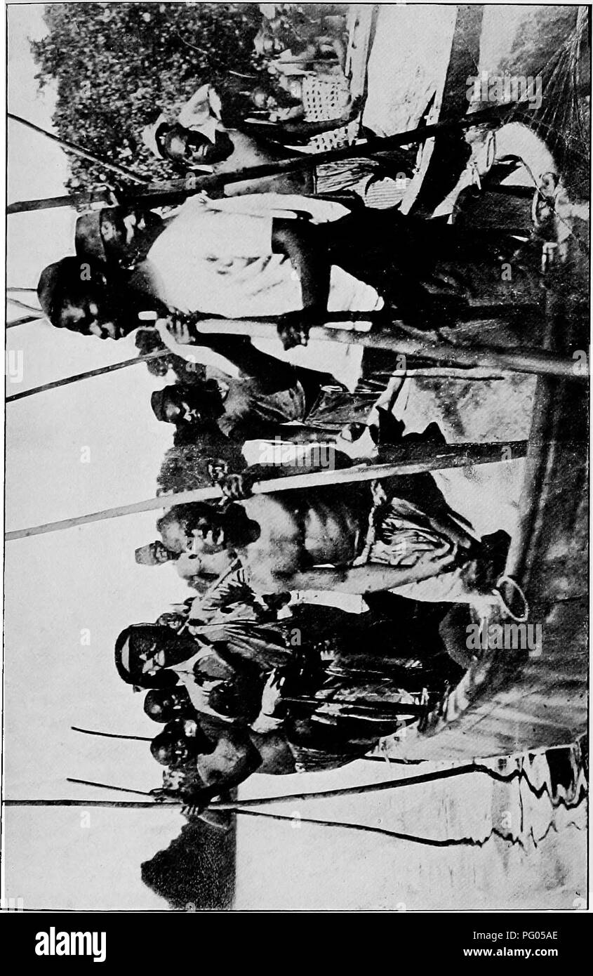 . Du Niger au Nil. Alexander-Gosling ; des oiseaux de l'expédition. &Lt, PL ; tA w. Veuillez noter que ces images sont extraites de la page numérisée des images qui peuvent avoir été retouchées numériquement pour plus de lisibilité - coloration et l'aspect de ces illustrations ne peut pas parfaitement ressembler à l'œuvre originale.. Alexander, Boyd, 1873-1910 ; Talbot, Percy Amaury, 1877-1945. Londres, E. Arnold Banque D'Images