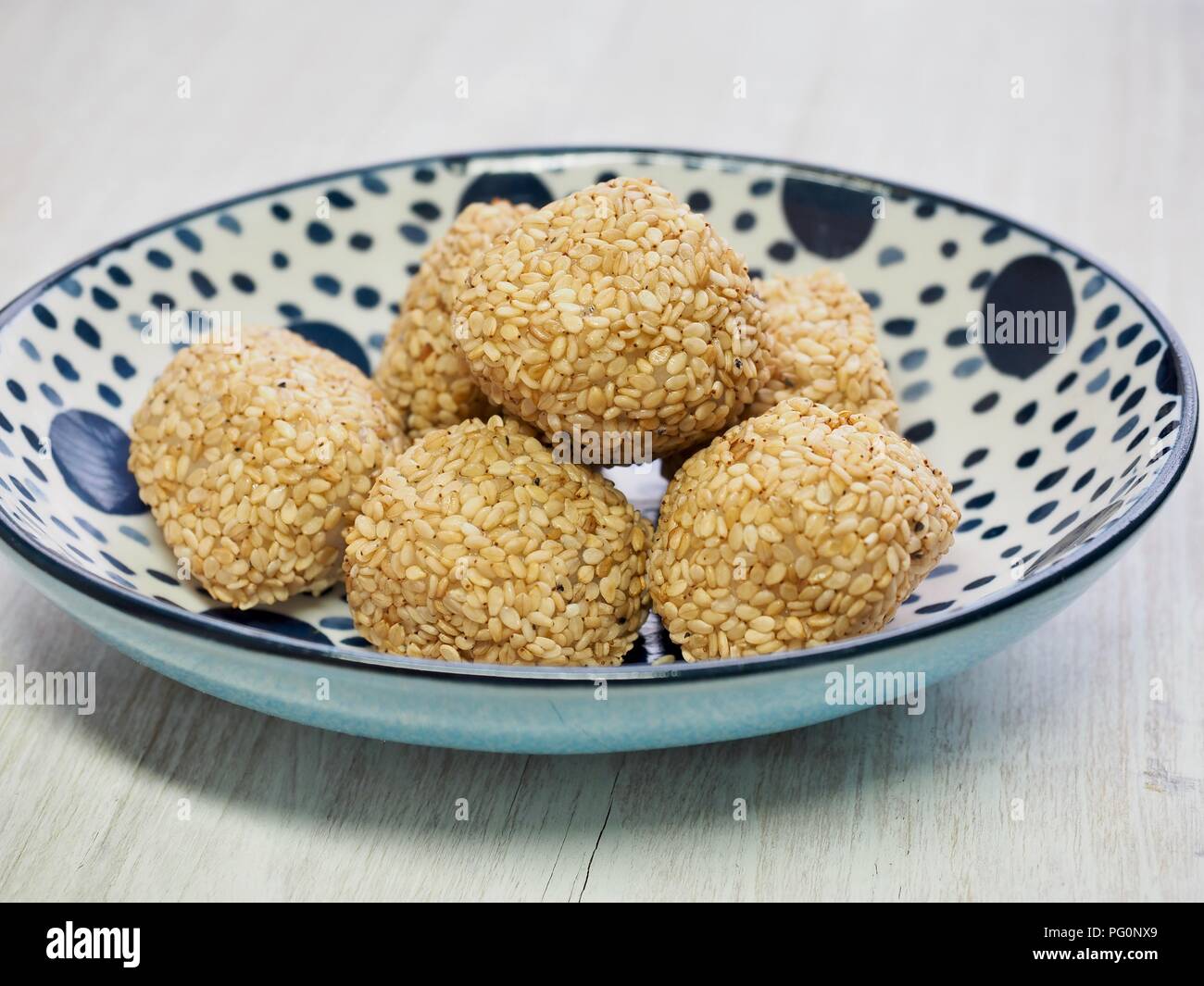 La nourriture asiatique gâteau de riz gluant au sésame Banque D'Images