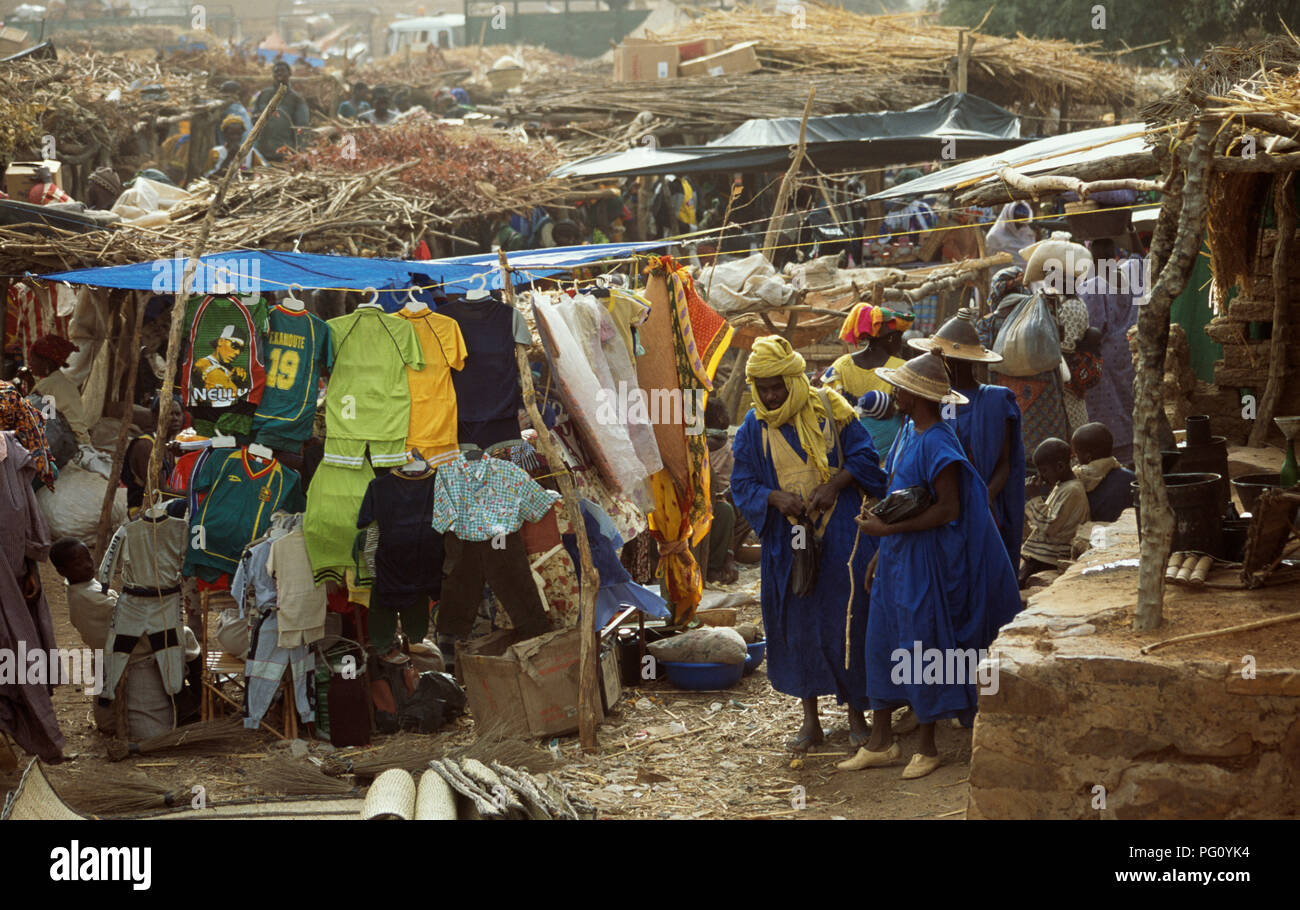 Le marché du dimanche à Somadougou, près de Mopti, au Mali pour un usage éditorial uniquement Banque D'Images