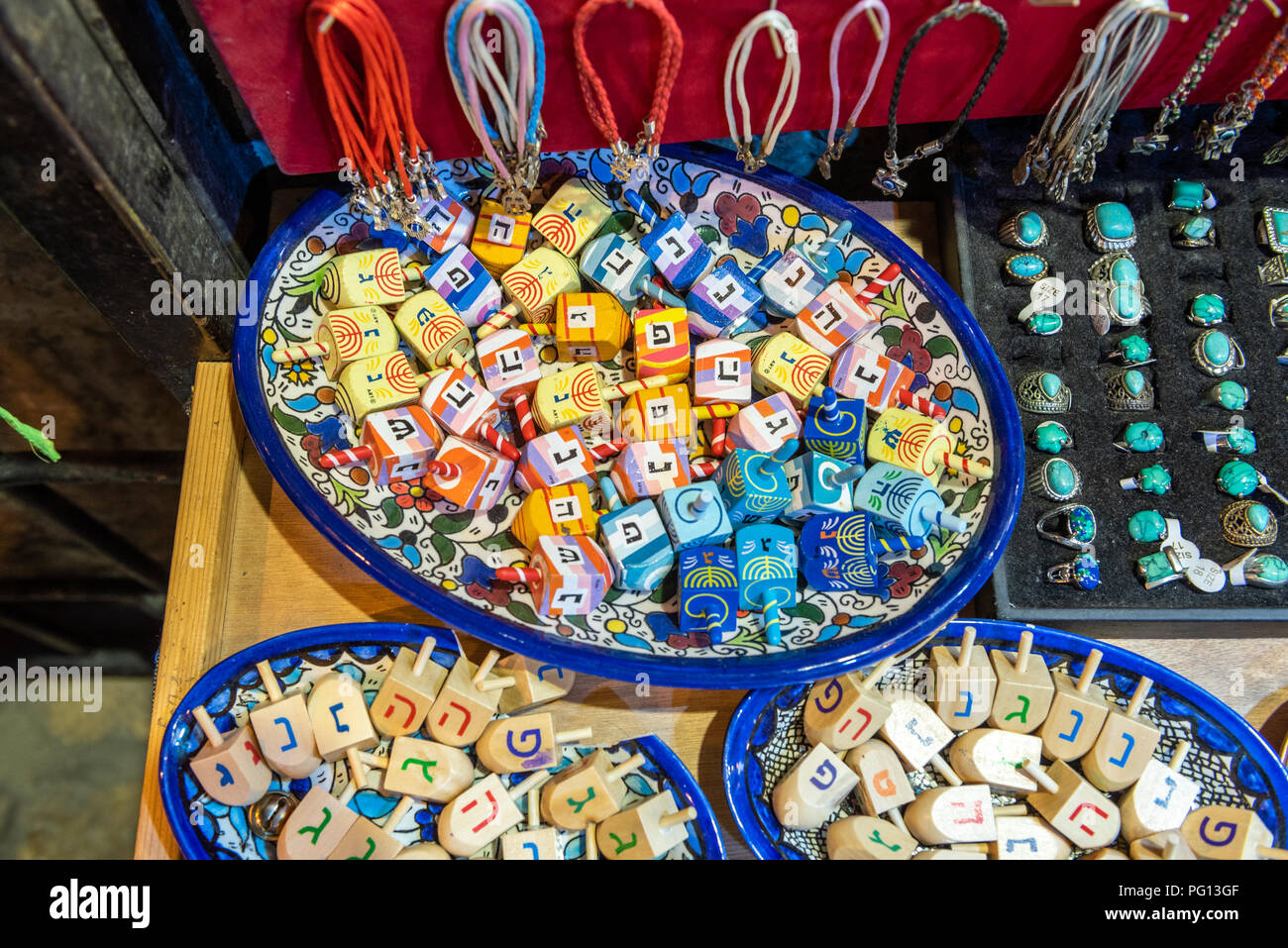 Jérusalem, Israël - 16 août 2018 : Colourfull sevivons vendus sur le marché dans la vieille ville Banque D'Images