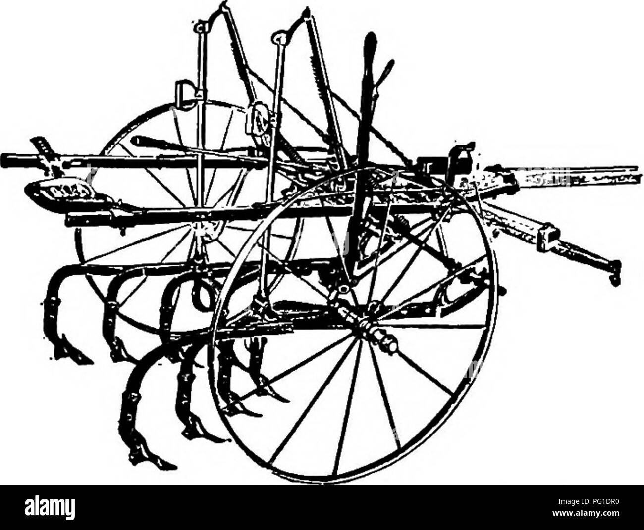 . La vie des plantes et des sols liés à l'agriculture . L'agriculture, le sol, les plantes. Fig. 82. - Le cultivateur avec de grandes pelles. condition, est progressivement remplacé par d'autres, ayant six ou plus petites pelles. Il a été auparavant. Fig. 83. - Avec de petites pelles cultivateur. le sol dans lequel le maïs était requis de plus en plus de profondeur en remuant tout au long de la première partie de la saison. Le présent. Veuillez noter que ces images sont extraites de la page numérisée des images qui peuvent avoir été retouchées numériquement pour plus de lisibilité - coloration et l'aspect de ces illustrations ne peut pas parfaitement ressembler à l'original ne Banque D'Images