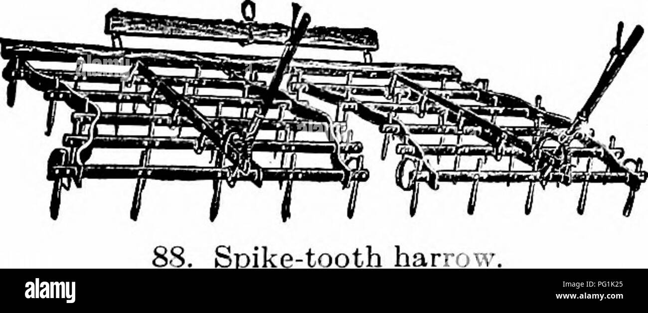 . Manuel de jardinage ; un guide pratique à l'établissement d'accueil et de la culture des fleurs, des fruits et des légumes pour une utilisation à domicile. Le jardinage. La herse à dents droites. Veuillez noter que ces images sont extraites de la page numérisée des images qui peuvent avoir été retouchées numériquement pour plus de lisibilité - coloration et l'aspect de ces illustrations ne peut pas parfaitement ressembler à l'œuvre originale.. Bailey, L. H. (Liberty Hyde), 1858-1954. New York, The Macmillan Company Banque D'Images