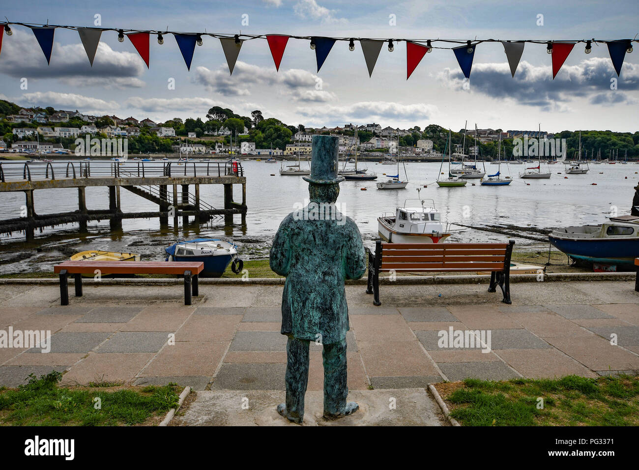 Saltash, Cornwall, UK. Août 23, 2018. Météo britannique. Sunny luchtime à Saltash. On voit ici une statue d'Isambard Kingdom Brunel la Tamar. Crédit : Simon Maycock/Alamy Live News Banque D'Images