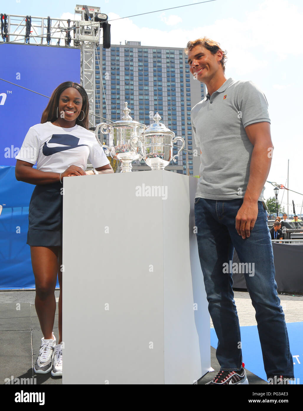 New York, USA. 23 août, 2018. 2017 champions de l'US Open Rafael Nadal et Sloane Stephens assister à l'US Open 2018 Cérémonie de tirage à Brookfield Place à Manhattan Crédit : Leonard Zhukovsky/Alamy Live News Banque D'Images