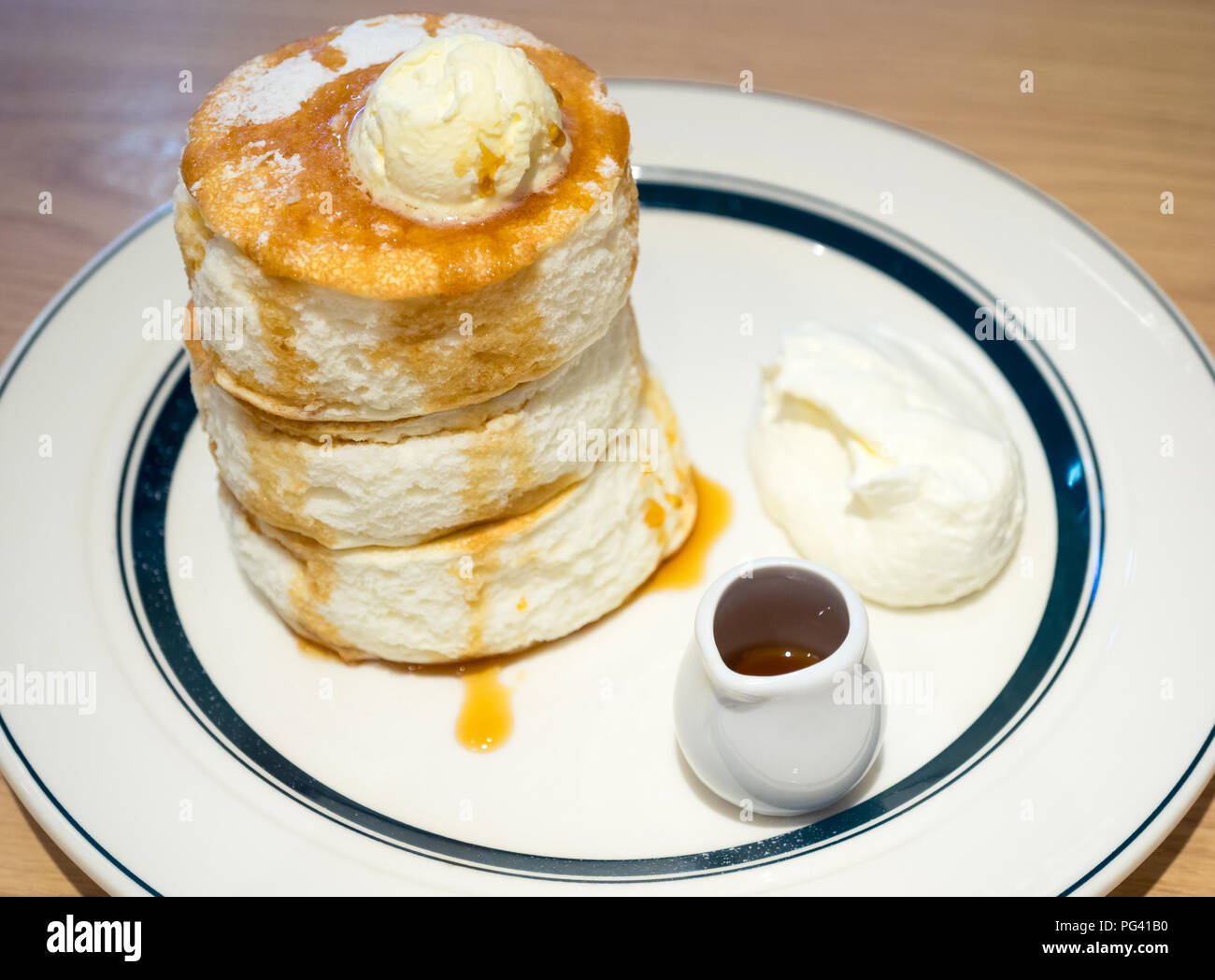 Crêpes japonaises à soufflé de qualité supérieure de Gram café and Pancakes à Hiroshima, au Japon. Banque D'Images