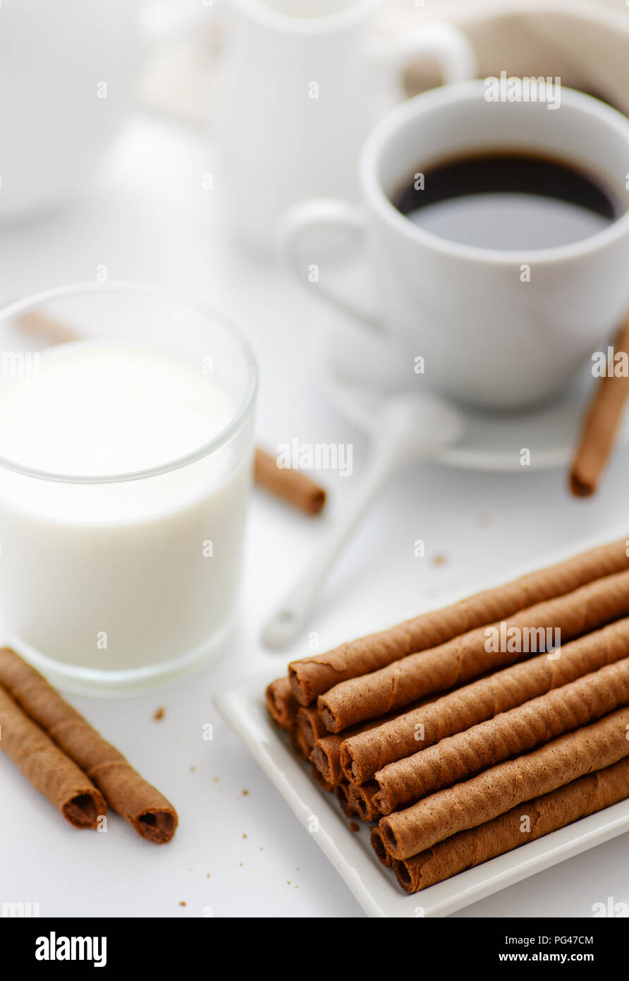 Still Life with a gaufres pains et du lait Banque D'Images