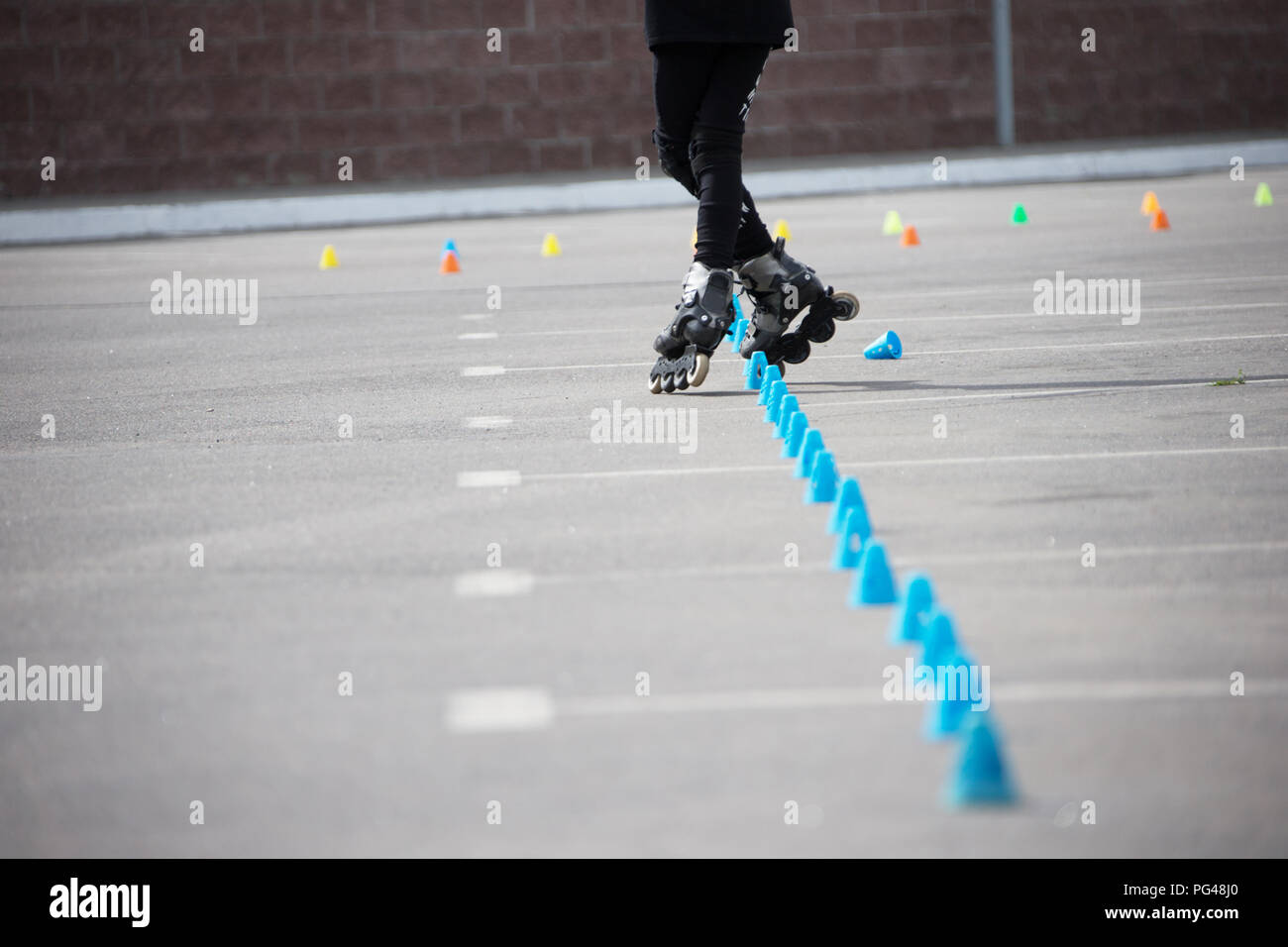 Compétitions en roller sport.Patins et plaquettes spéciales Banque D'Images