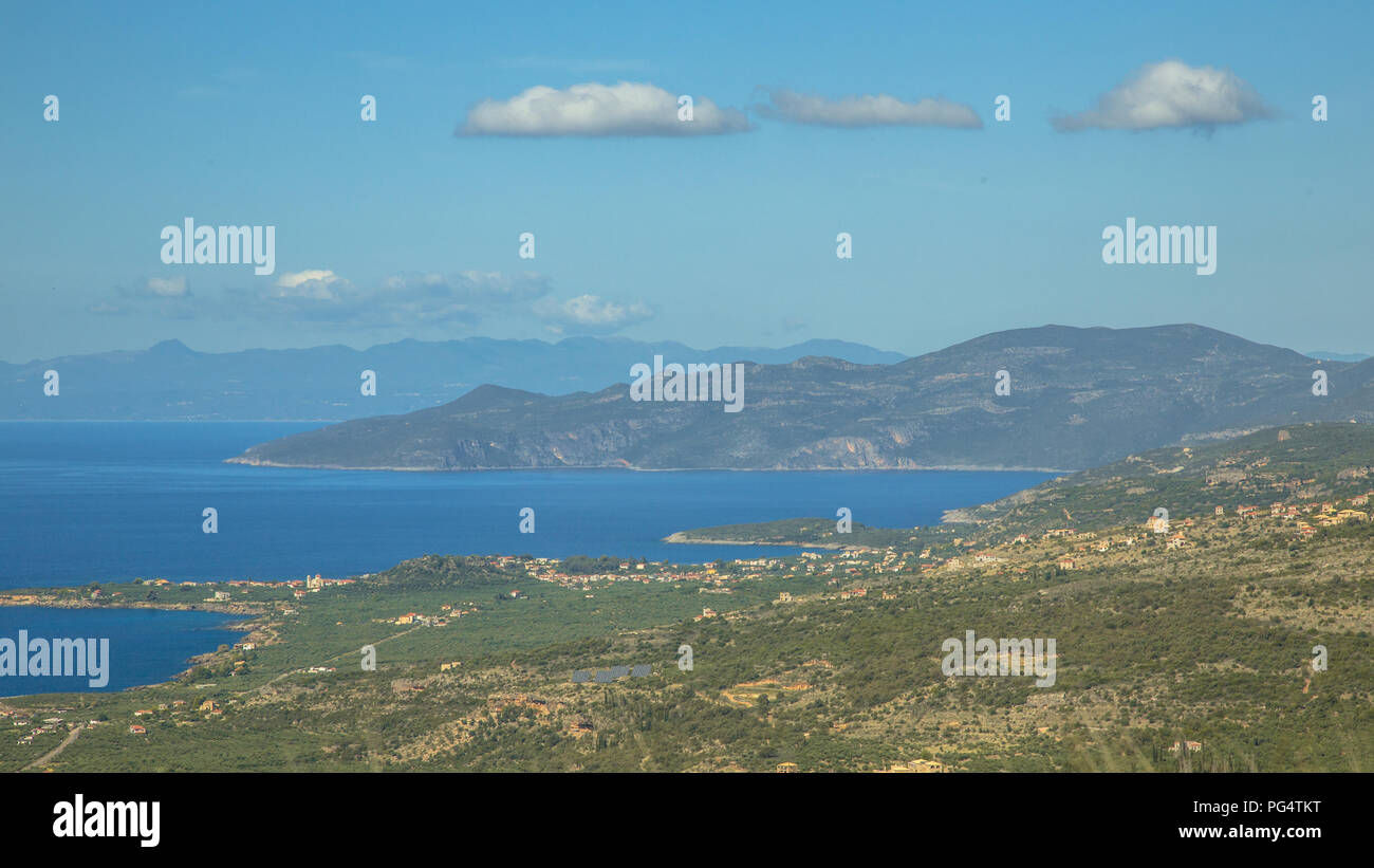 Vue sur la côte du Péloponnèse sur le continent de la Grèce Banque D'Images