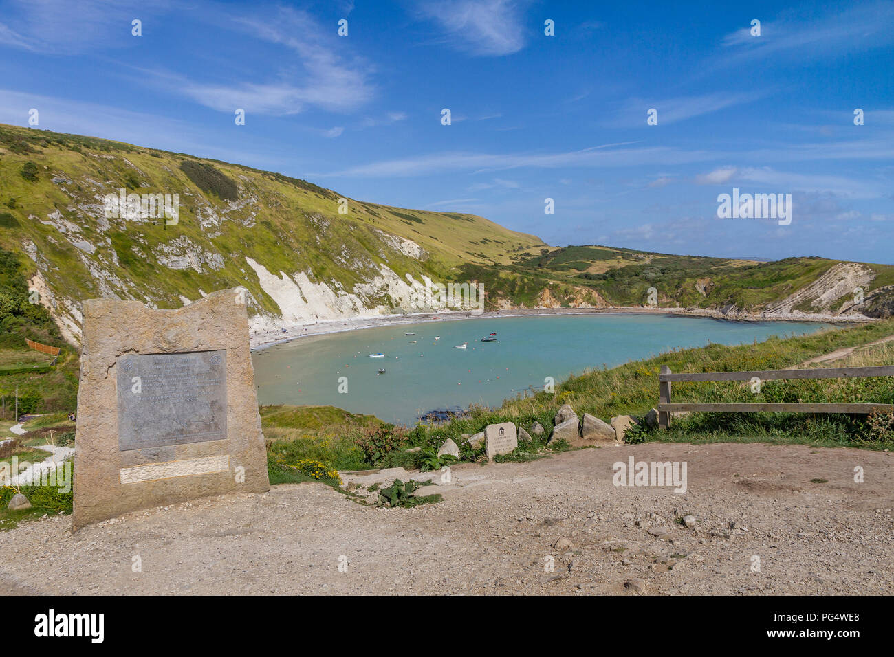 Site du patrimoine mondial de l'anse de Lulworth donnant sur la plaque sur la côte jurassique, Dorset, Angleterre. Banque D'Images