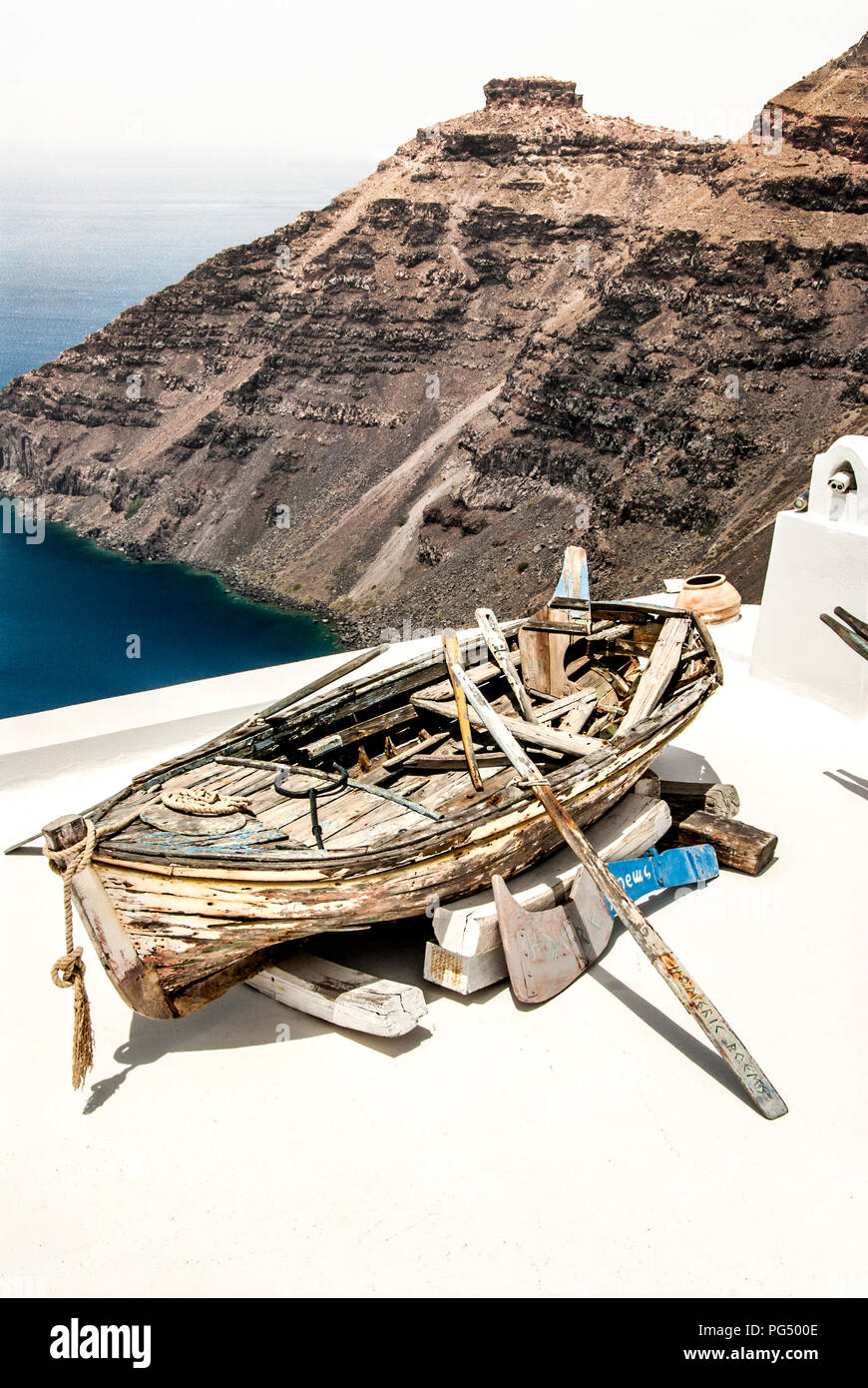 Imerovigli Santorini Skaros rock et bateau Banque D'Images
