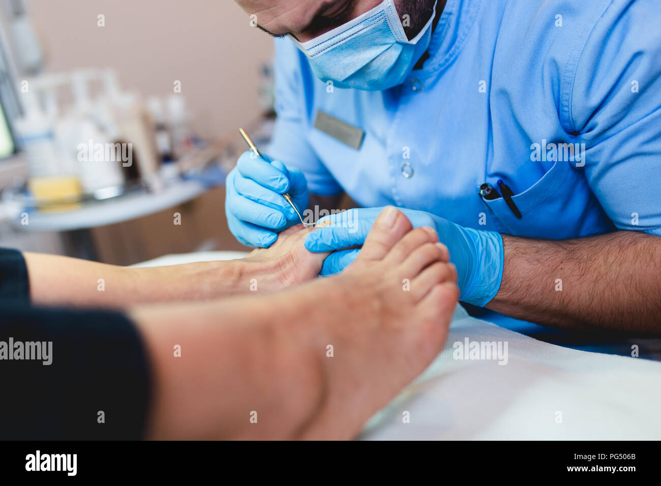 Le mycète d'un traitement par laser à pied ongle laser therapy clinic. Banque D'Images