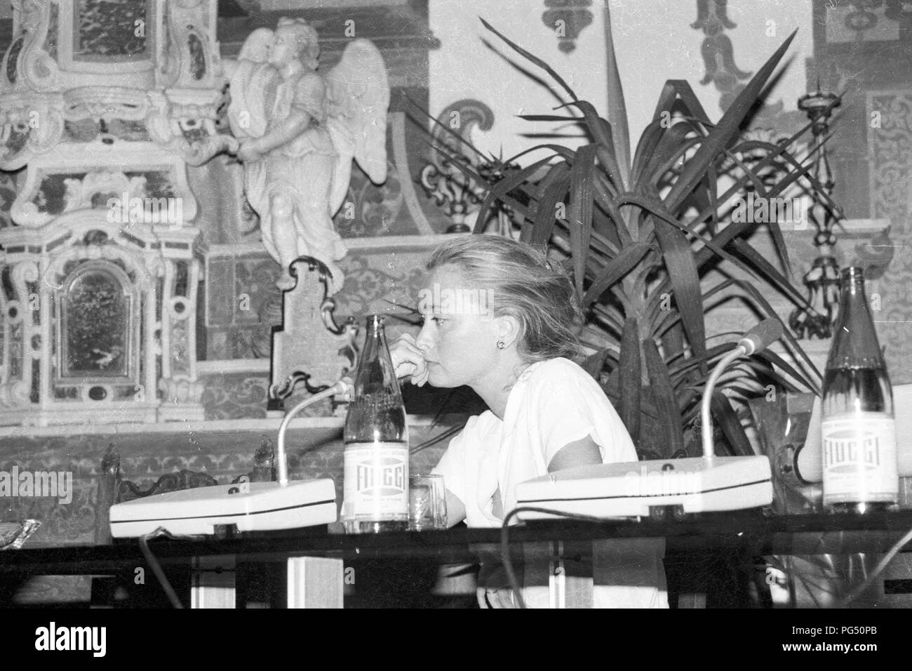 'Maria Sozzani, l'épouse du poète russe Joseph Brodsky, à l'attribution de la ''Premio Capri'' prize sur Capri en 1990." Banque D'Images