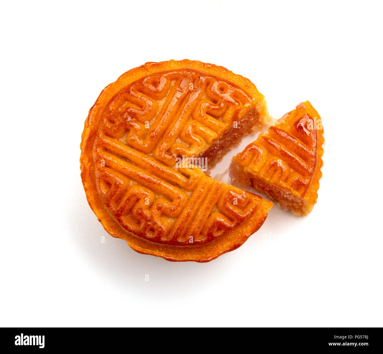 Vue de dessus mooncake traditionnel chinois coupé pour célébrer la Journée d'automne du milieu Banque D'Images