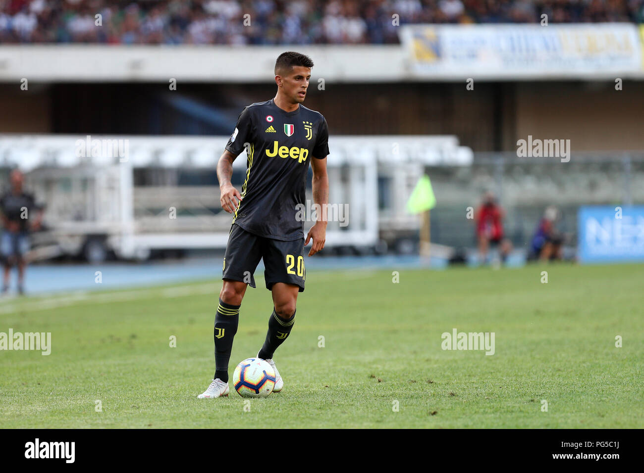Joao Cancelo de la Juventus en action au cours de la série d'un match de football entre l'Ac Chievo Vérone et la Juventus. Banque D'Images