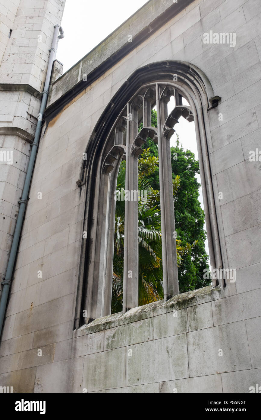 Saint Dunstan dans le jardin de l'église de l'Est dans les ruines d'une vieille église dans la ville de Londres est un endroit paisible Banque D'Images