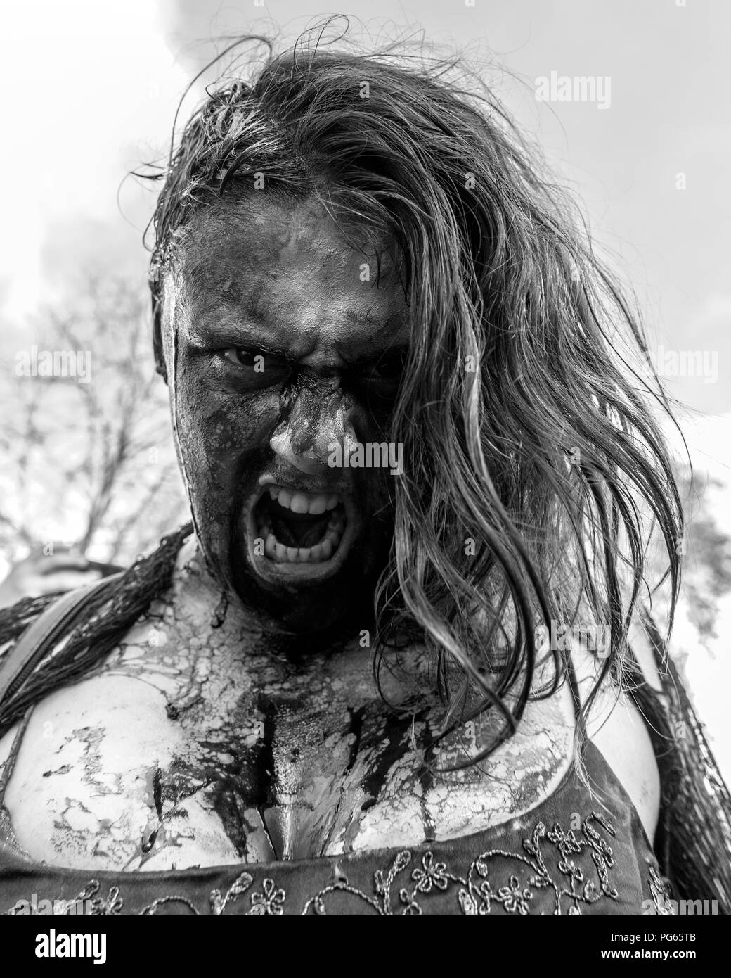 En participant et maquillage complet lors de l'Assemblée costume Zombie Walk Bristol - 28 octobre 2017, Bristol, Angleterre Banque D'Images