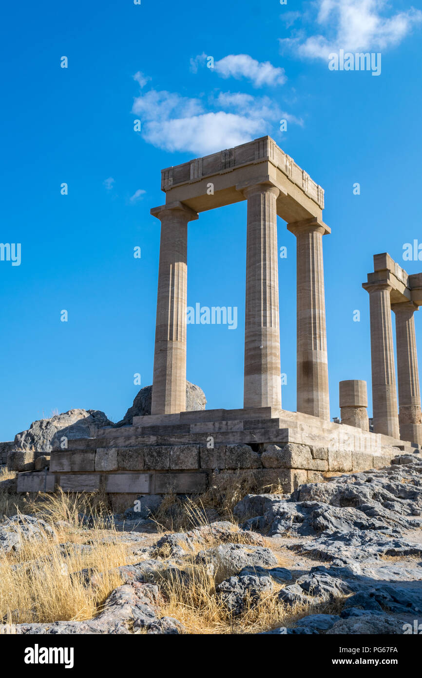 C'est une photo de l'anceit ruines grecques de l'Acropole sur le village de Lindos à Rhodes. Banque D'Images