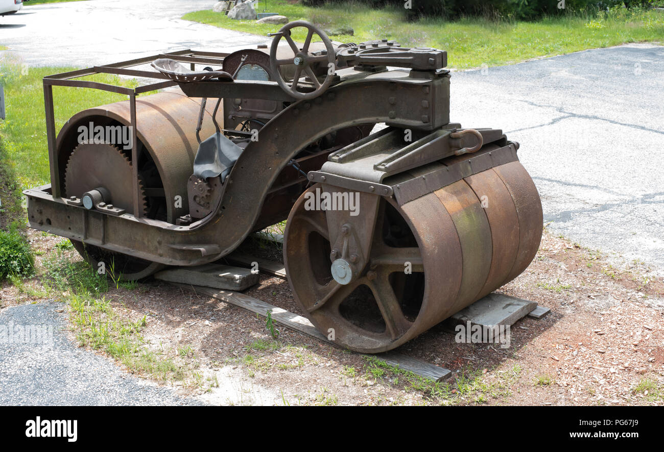 Meubles anciens en fonte fonctionnant au gaz road roller Banque D'Images