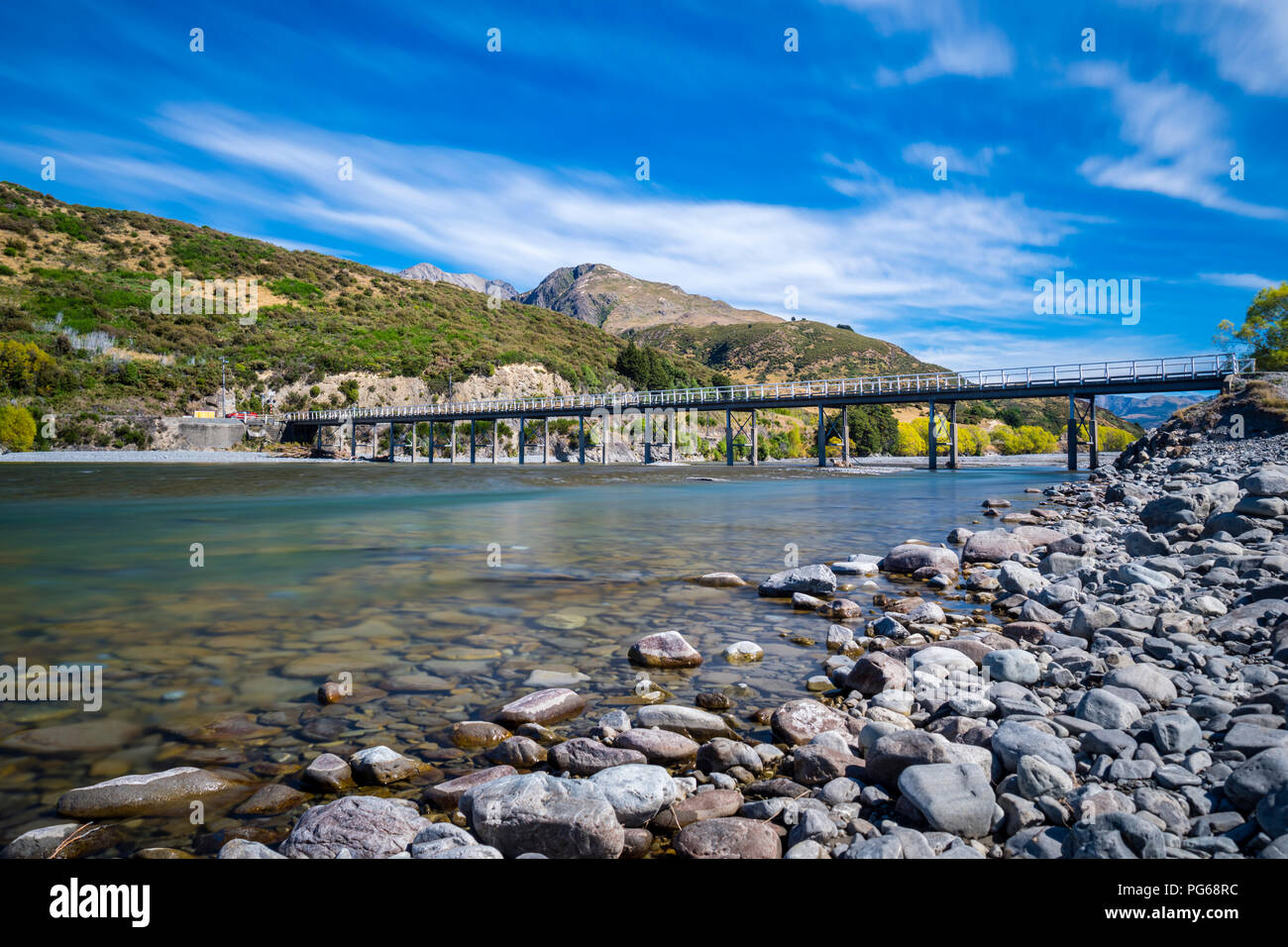 Nouvelle Zélande, île du Sud, région de Canterbury, Arthur's Pass National Park, Waimakairi River, Mt. Pont blanc Banque D'Images