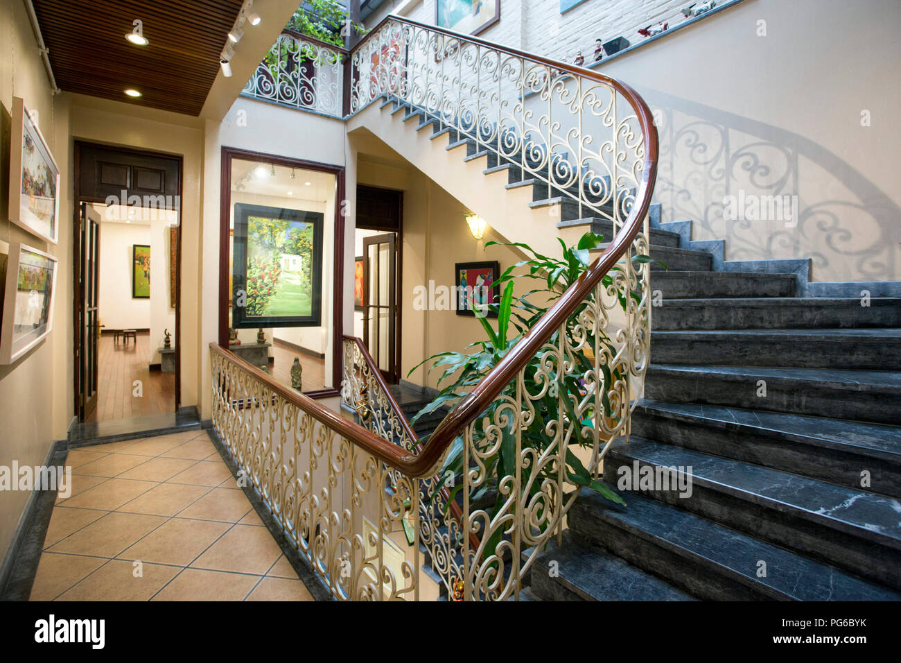 27 janvier 2018 - Hanoi, Vietnam : Intérieur de la galerie du dragon à la mode au cœur du vieux quartier de Hanoi, Vietnam. Le Vieux Quartier est un bien Banque D'Images