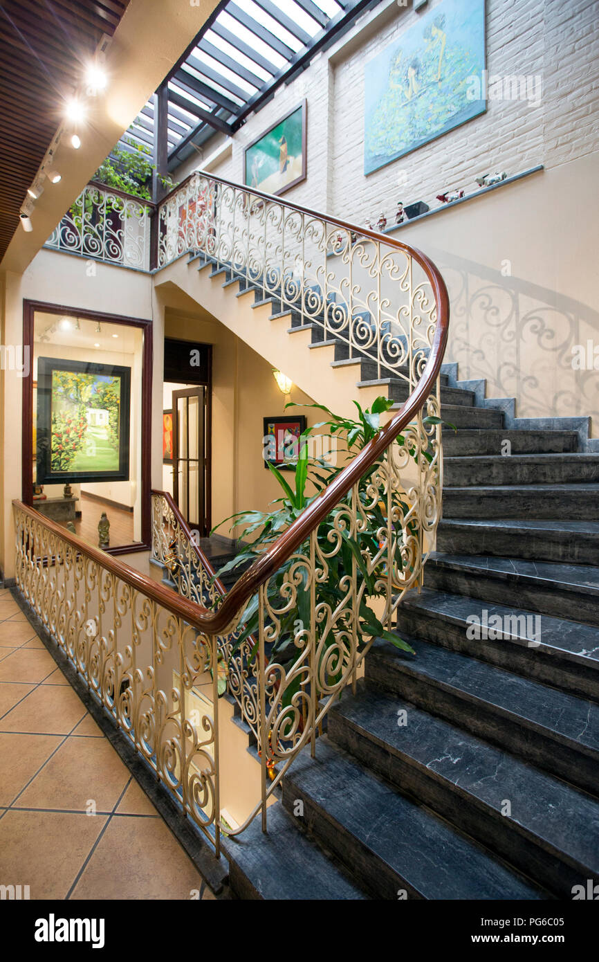 27 janvier 2018 - Hanoi, Vietnam : Intérieur de la galerie du dragon à la mode au cœur du vieux quartier de Hanoi, Vietnam. Le Vieux Quartier est un bien Banque D'Images