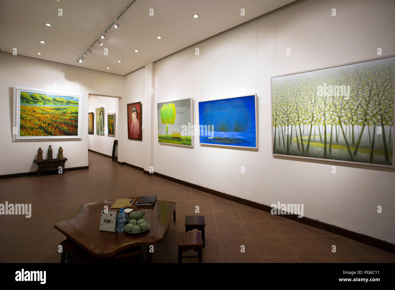 27 janvier 2018 - Hanoi, Vietnam : Intérieur de la galerie du dragon à la mode au cœur du vieux quartier de Hanoi, Vietnam. Le Vieux Quartier est un bien Banque D'Images