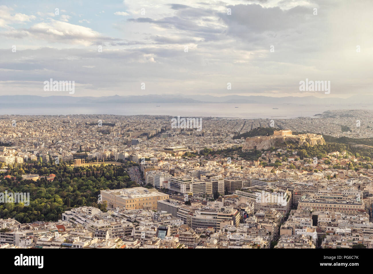 Grèce, Athènes, Attique, vue depuis le mont Lycabette sur ville avec Acropole Banque D'Images