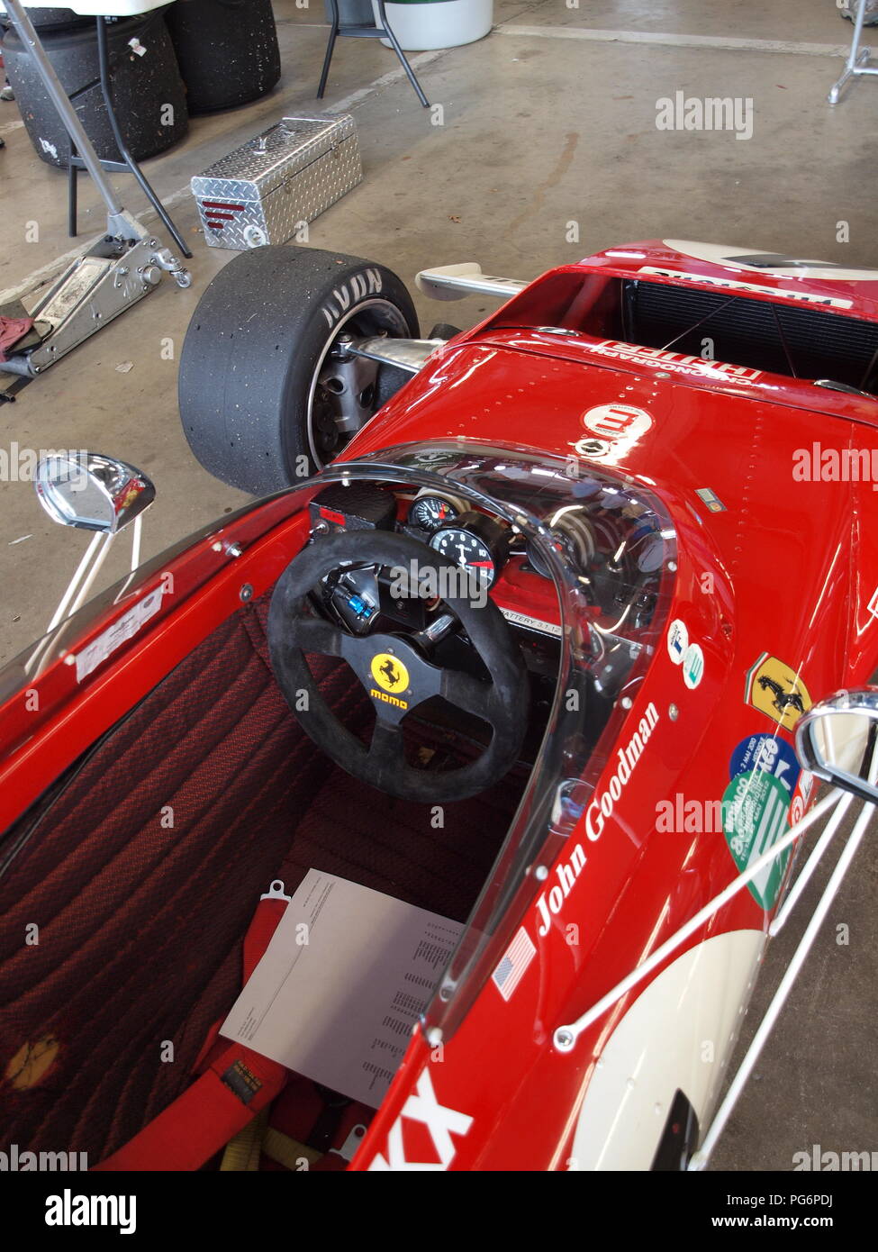 Formule 1 Ferrari restauré une fois de voiture de course pilotée par Jacky Ickx a noté pilote français. Cette voiture a participé à l'historique des courses à Watkins Glen, NY Banque D'Images