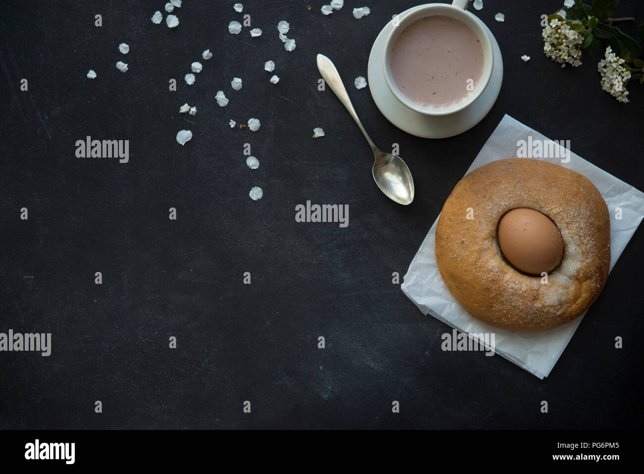 Mona de Pascua, nourriture typique de la pâtisserie gâteau de Pâques, Espagnol Banque D'Images