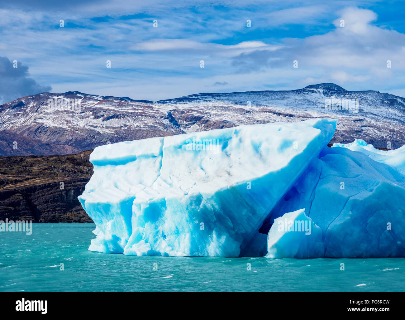 Iceberg sur le lac Argentino, le Parc National Los Glaciares, Province de Santa Cruz, Patagonie, Argentine Banque D'Images