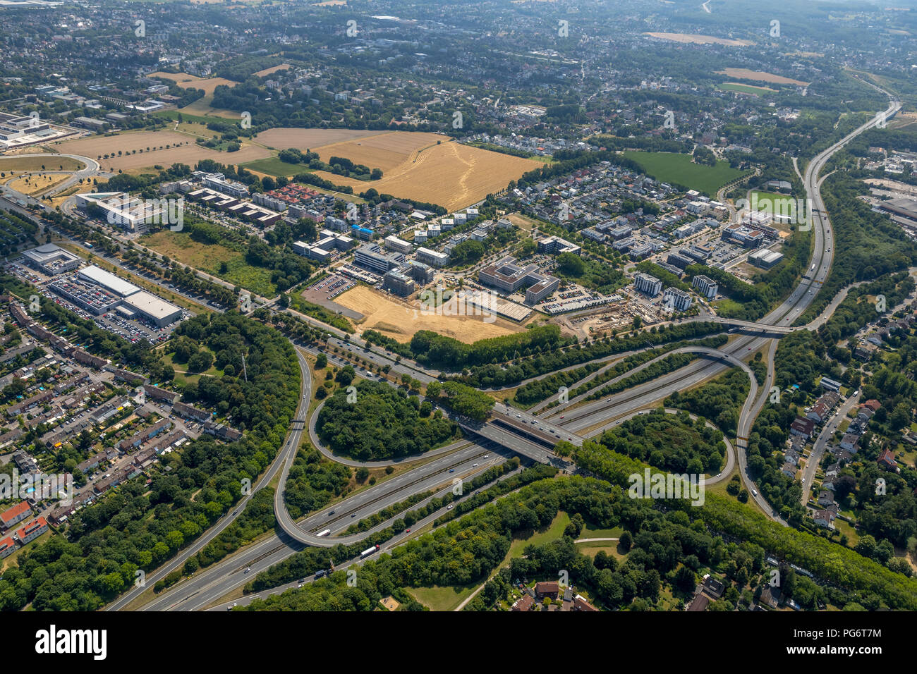 L'affaires Stadtkrone os dans lequel se trouvent, la route fédérale B1, A40 et B236, Dortmund, Ruhr, Nordrhein-Westfalen, Allemagne, DEU, l'Europe, vue aérienne, les oiseaux-lunettes vue aérienne pour la vie Banque D'Images