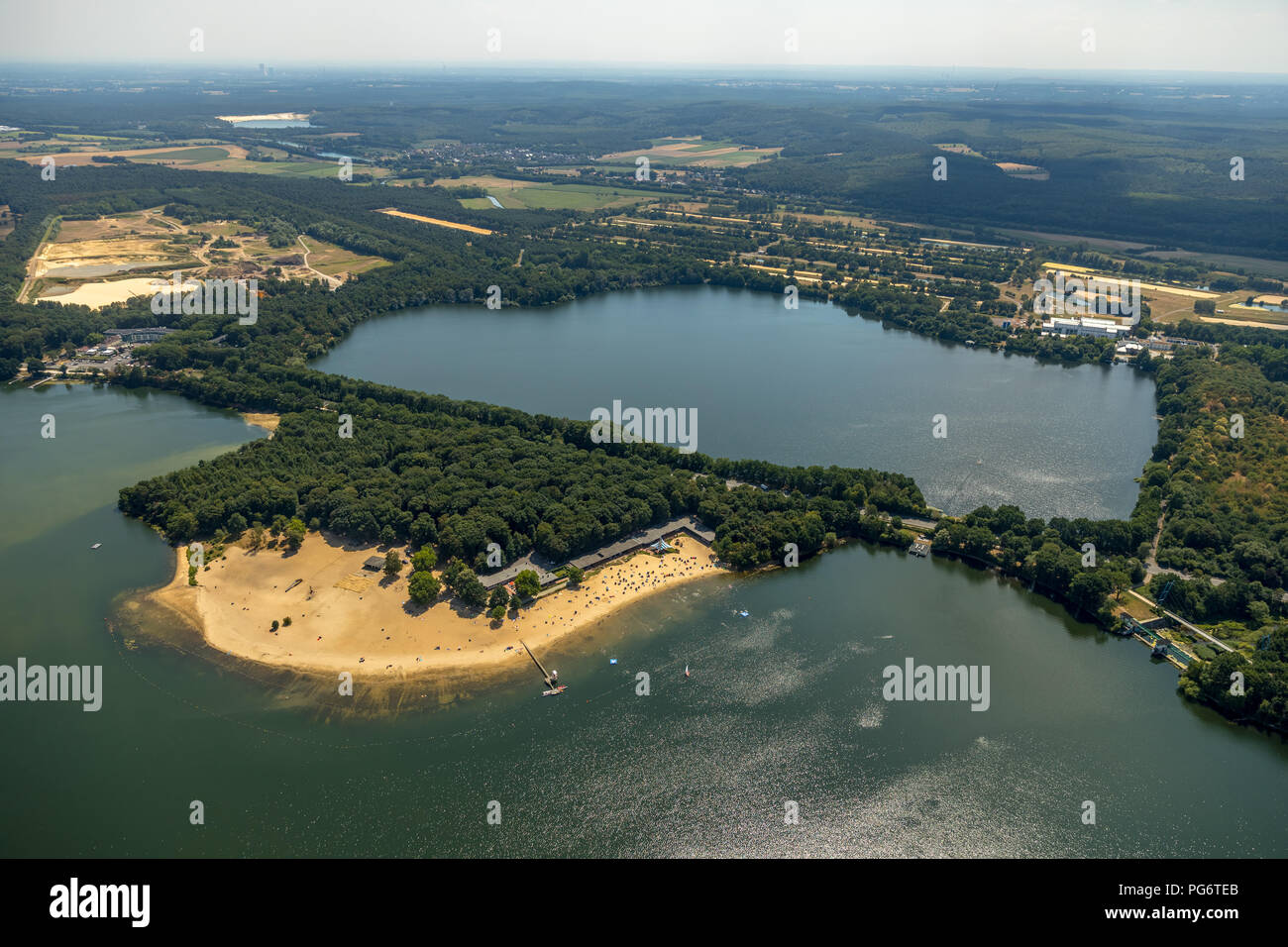 Sur la plage, piscine extérieure du réservoir Haltern, été, plage de sable, plage de sable surveillée, l'eau turquoise, de réflexions, de la Ruhr, Nordrhein- Banque D'Images