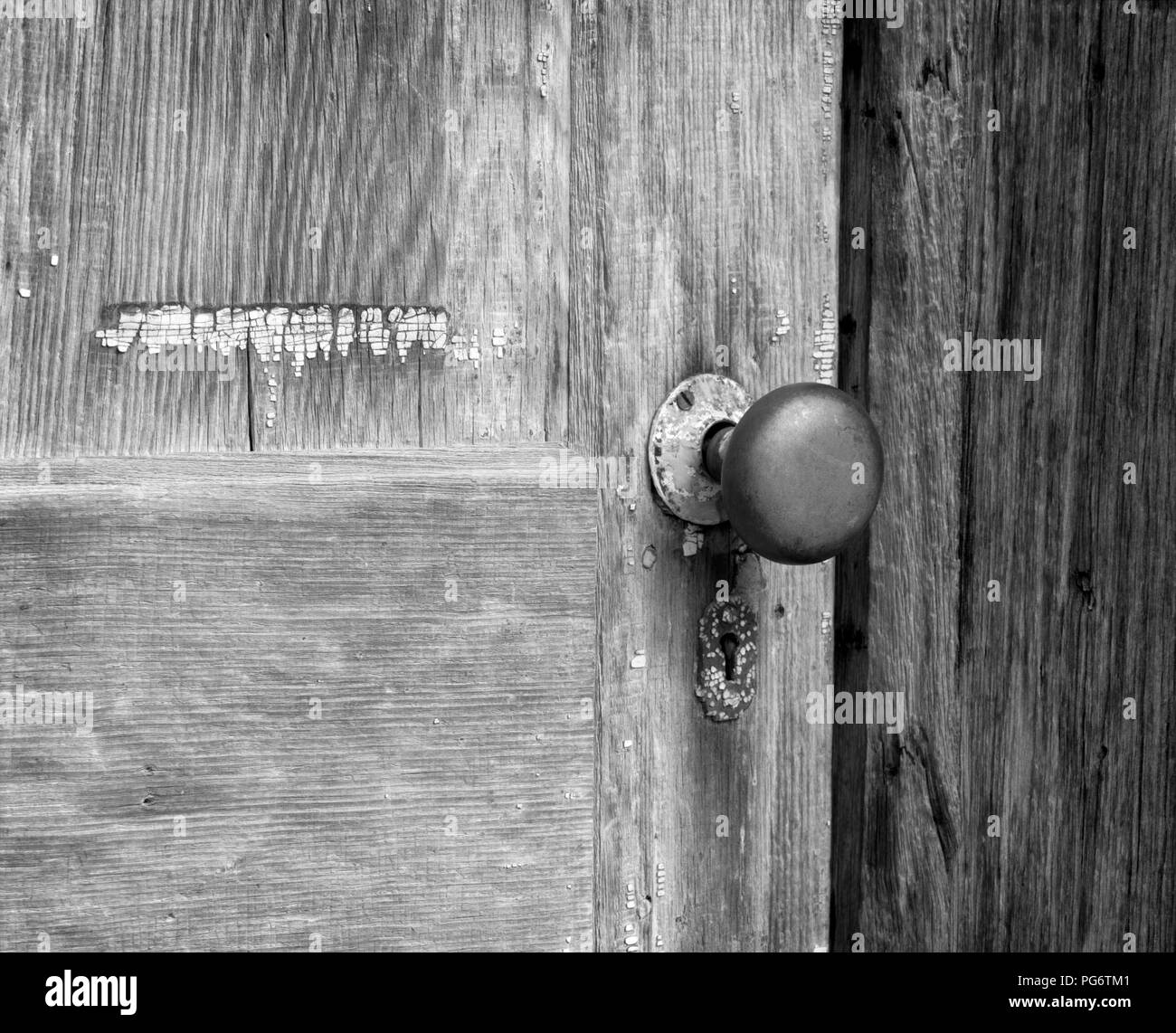 Weathered porte dans la ville fantôme de Bannack, Montana, États-Unis Banque D'Images