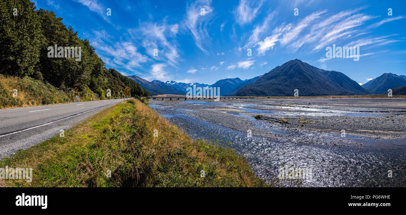 Nouvelle Zélande, île du Sud, région de Canterbury, Arthur's Pass National Park, Waimakairi River Banque D'Images