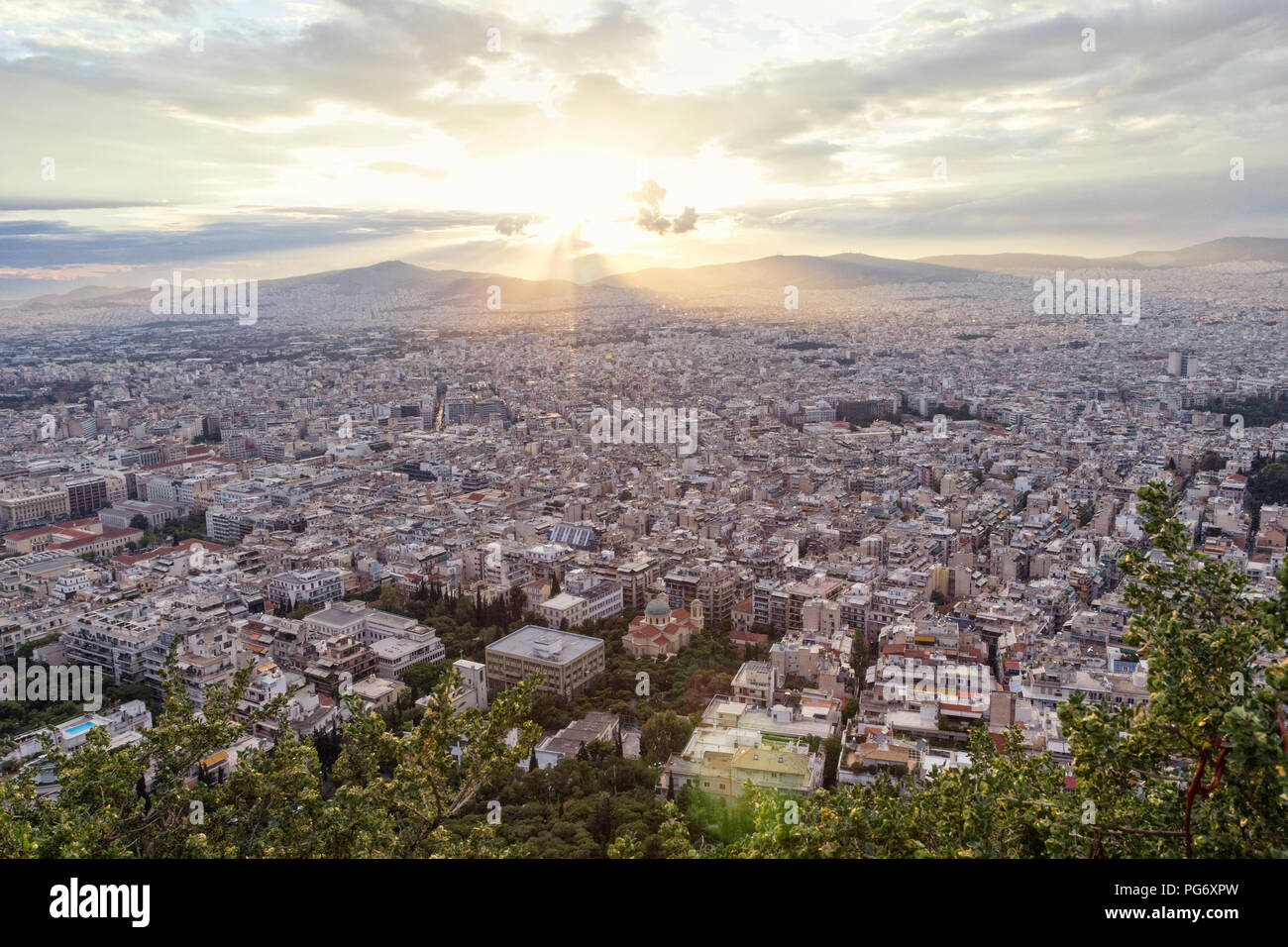Grèce, Athènes, Attique, vue depuis le mont Lycabette sur la ville au coucher du soleil Banque D'Images