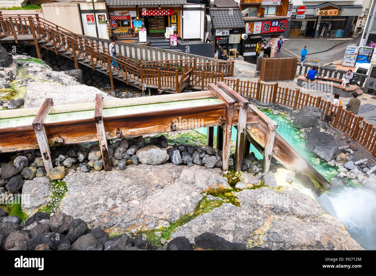 Yubatake de Kusatsu Onsen Hotspring ,dans Gunma Japon GUNMA, JAPON - 27 avril 2018 : Kusatsu Onsen situé à environ 200 kilomètres au nord-nord-ouest de Toky Banque D'Images