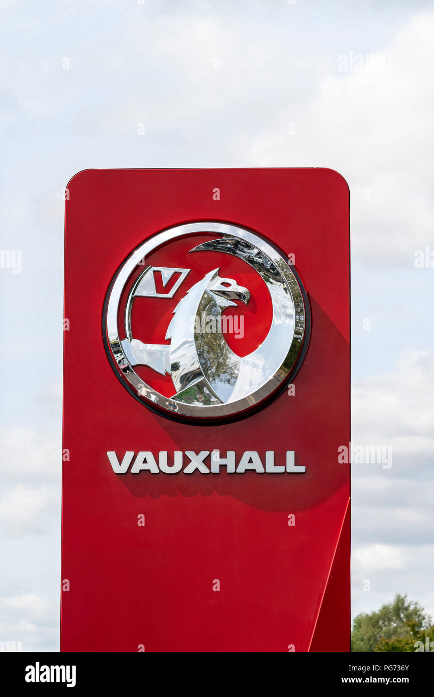 Voiture Vauxhall signe avec nom et logo Banque D'Images