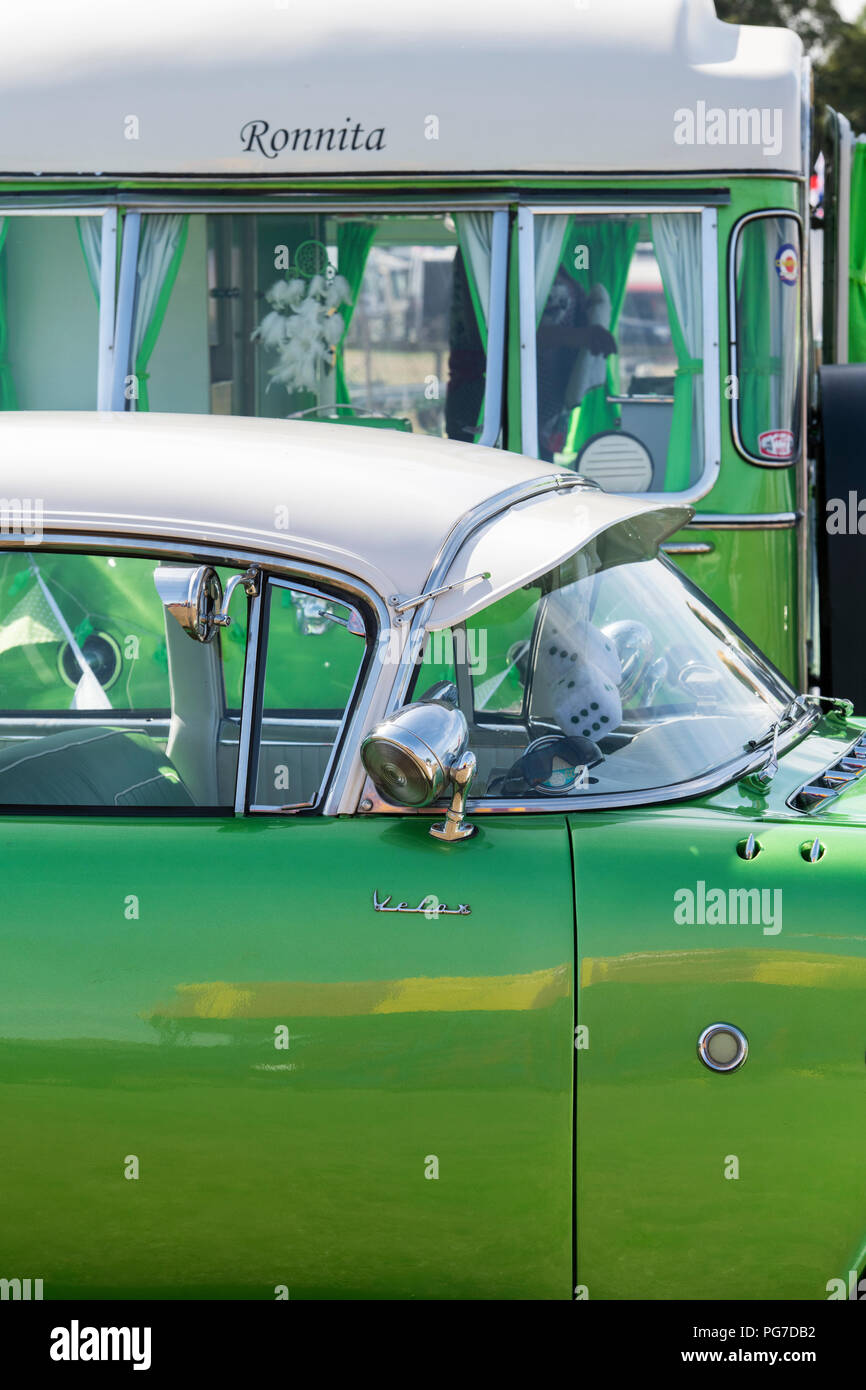 1960 Vauxhall Velox personnalisé PA. Lors d'une voiture britannique classique vintage retro festival. UK Banque D'Images