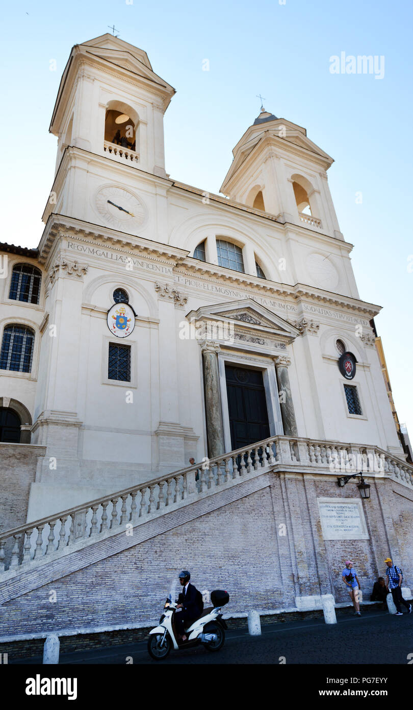 L'église de la Santissima Trinità dei Monti à Rome. Banque D'Images