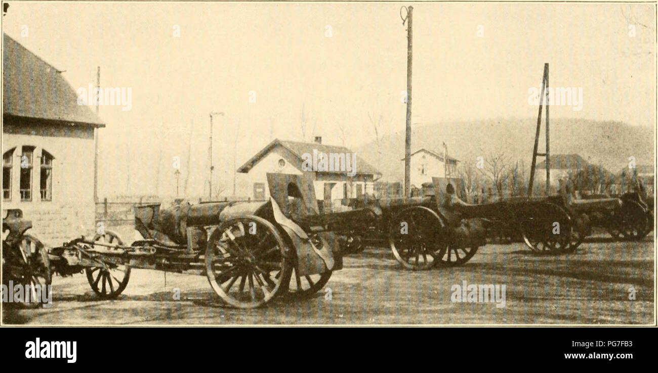 'L'Illinois dans la Seconde Guerre mondiale ; un dossier illustré préparé avec l'coöperation et sous la direction des chefs de l'Etat organisations militaires et civiles" (1920) Banque D'Images