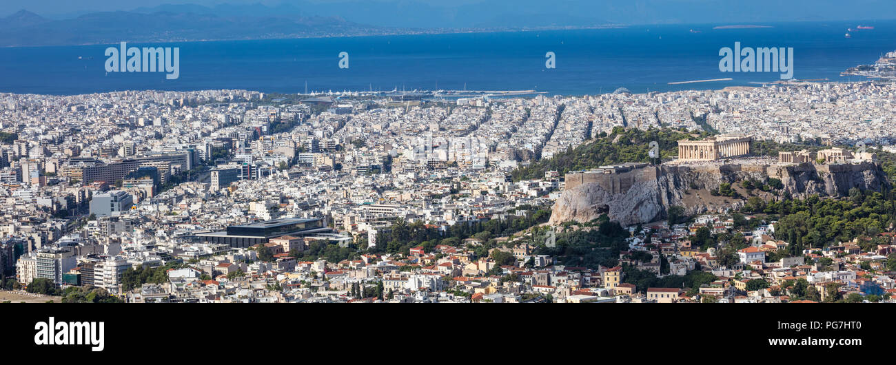 Acropole, Athènes. La Grèce. Vue panoramique vue aérienne de la colline Lycabettus de la ville d'Athènes et l'Acropole, la bannière Banque D'Images