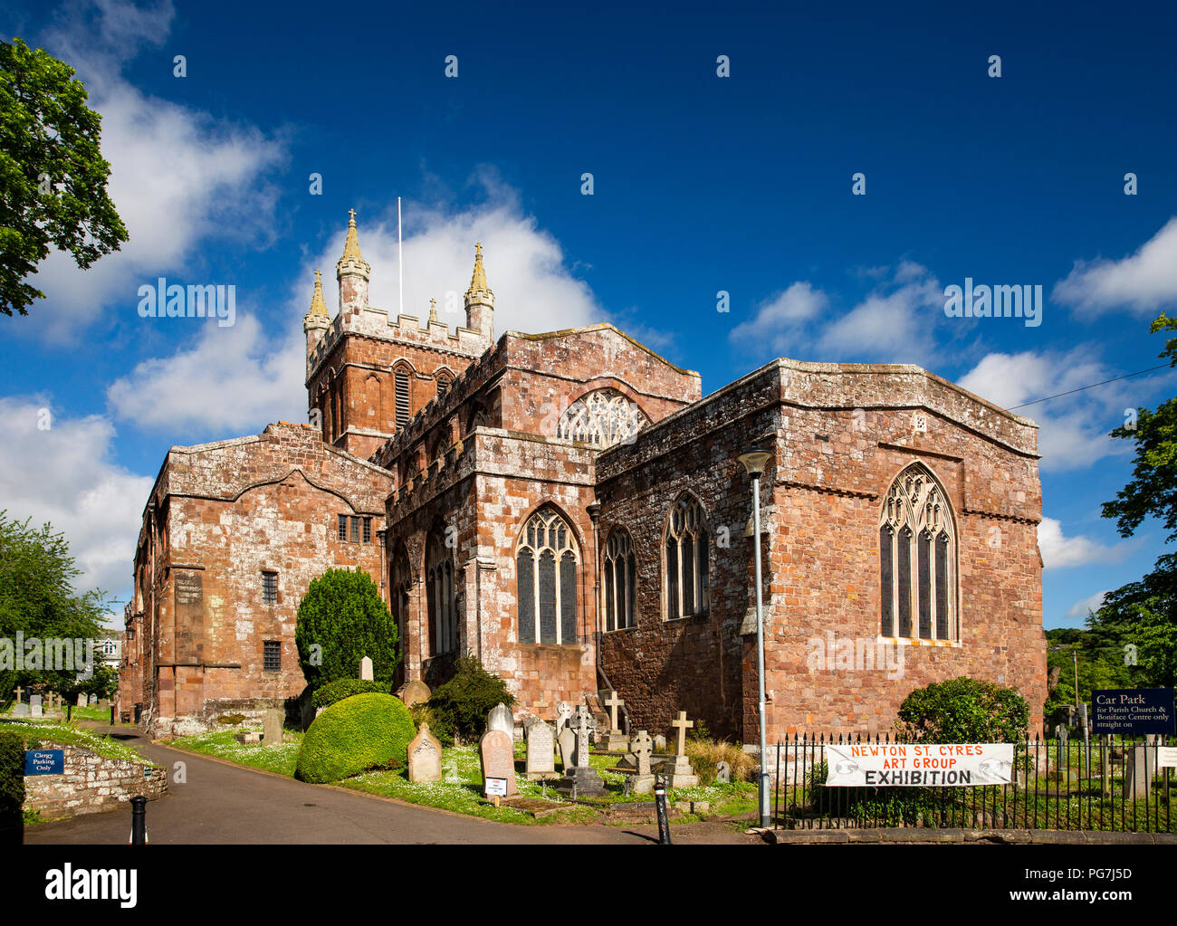 Royaume-uni, Angleterre, Devon, Crediton, Église paroissiale de la Sainte Croix et la mère de celui qui pendait à ce sujet Banque D'Images