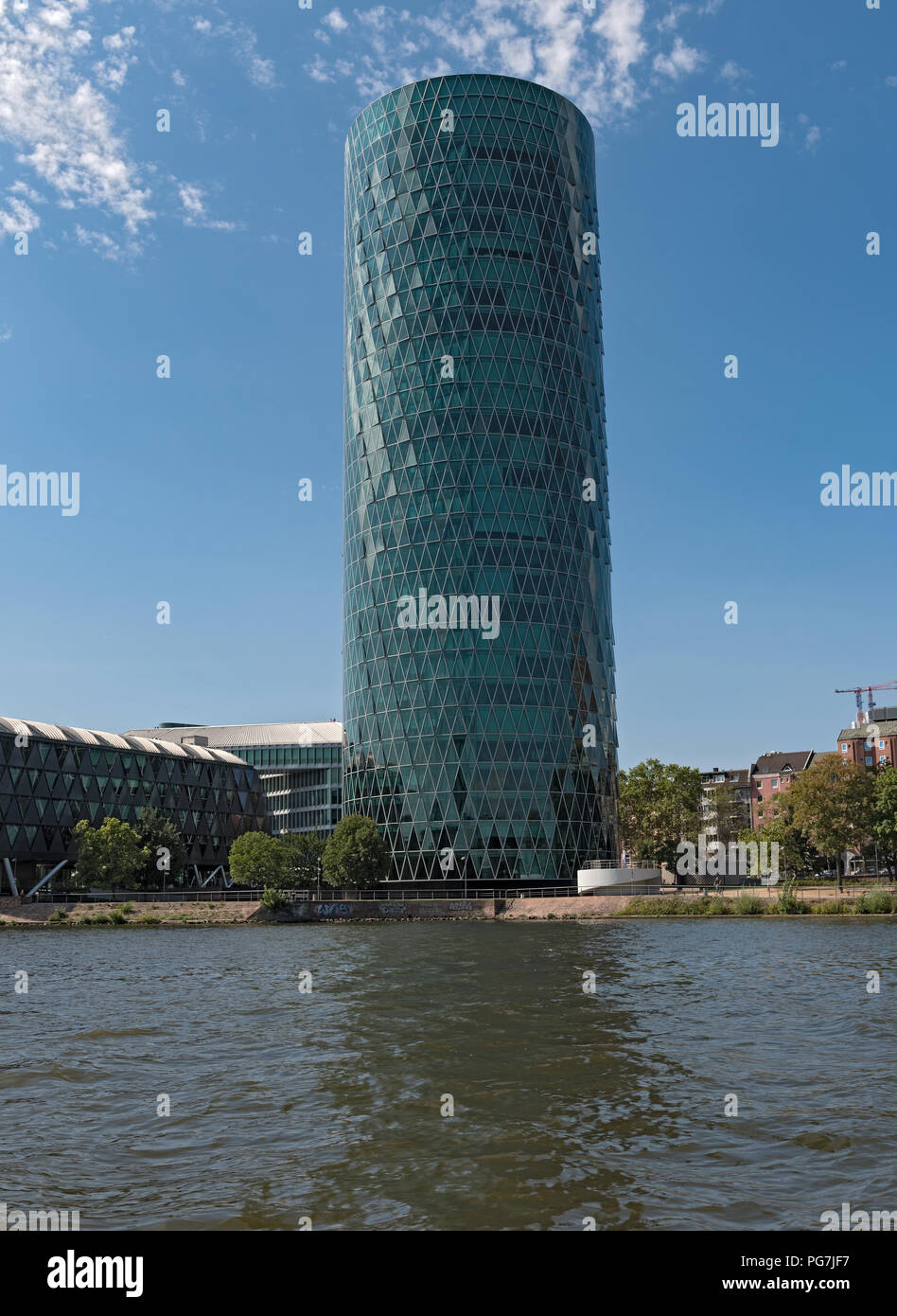 Westhafen Tower dans la zone portuaire à Francfort, Allemagne. Banque D'Images Westhafen Tower dans la zone portuaire à Francfort, Allemagne. Banque D'Images