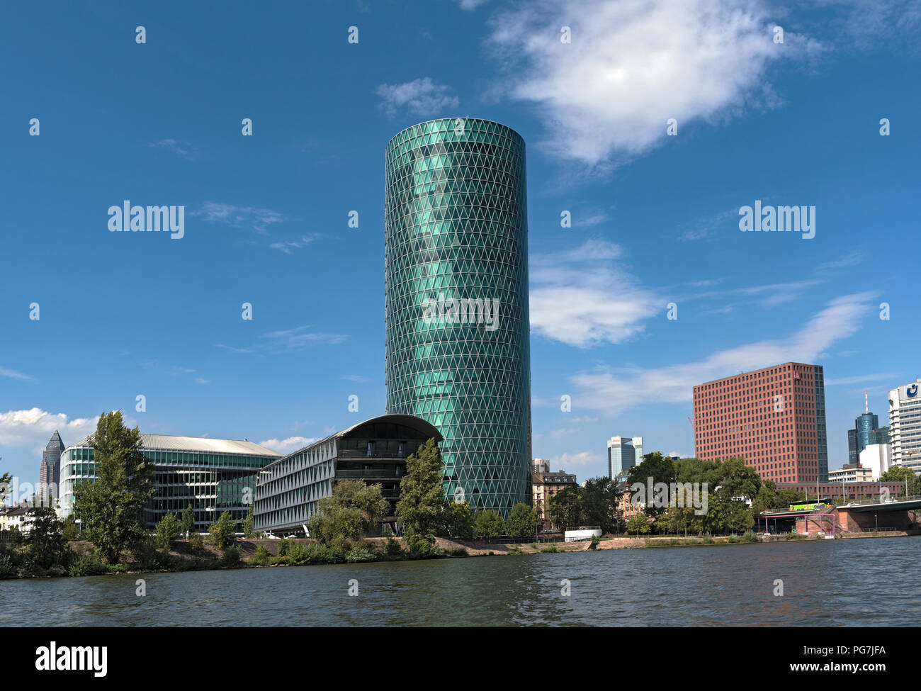 Westhafen Tower dans la zone portuaire à Francfort, Allemagne. Banque D'Images Westhafen Tower dans la zone portuaire à Francfort, Allemagne. Banque D'Images