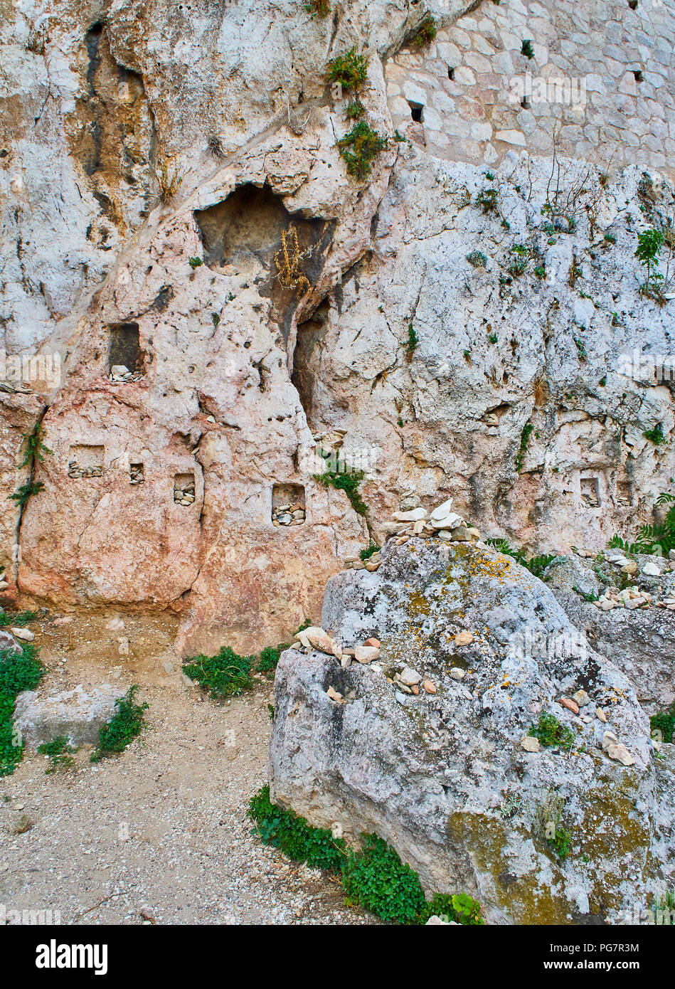 Le sanctuaire d'Aphrodite et Eros au Peripatos à pied sur le versant nord de l'acropole d'Athènes. Région de l'Attique, en Grèce. Banque D'Images